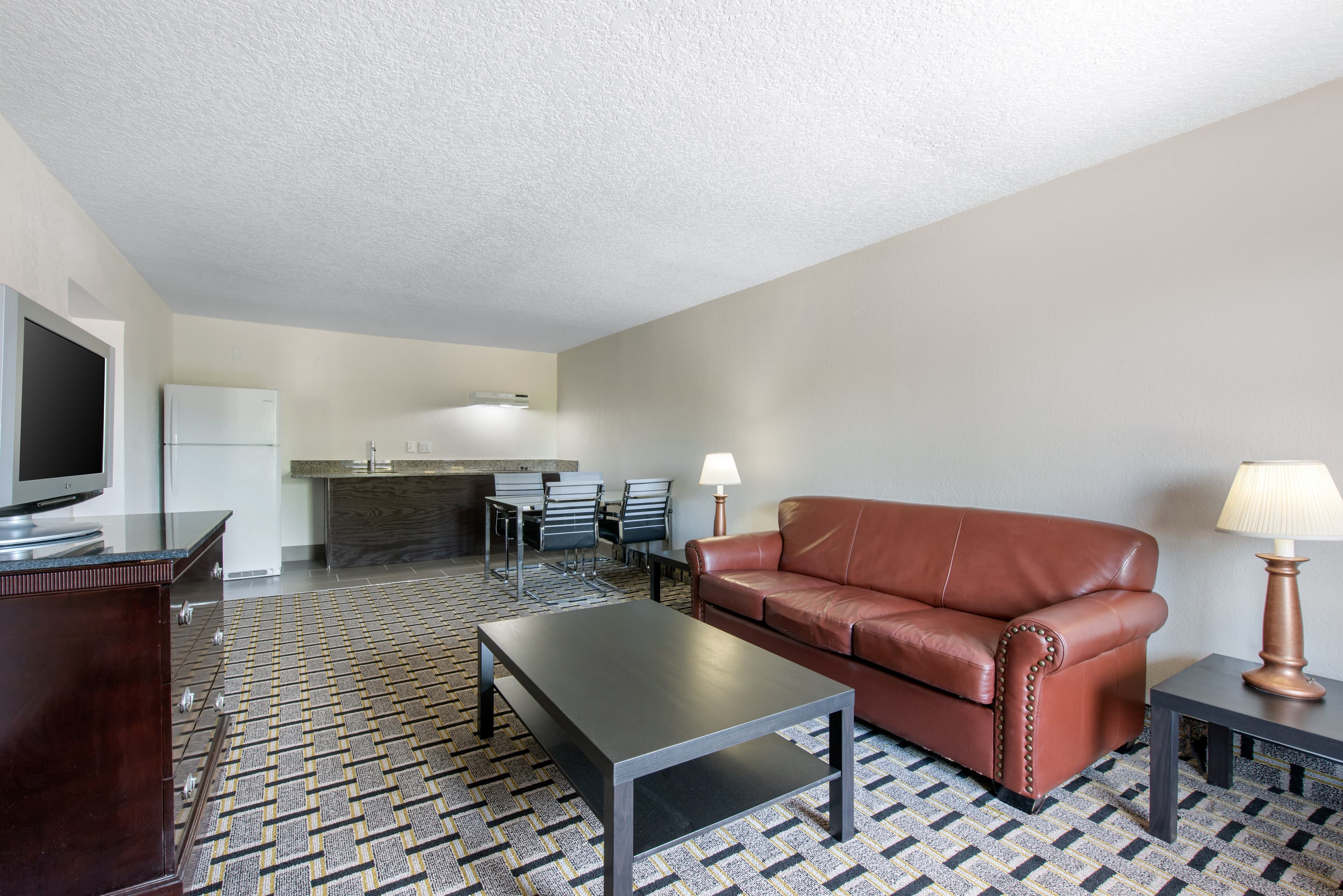 Clarion Inn & Suites Kissimmee-Lake Buena Vista South — 16