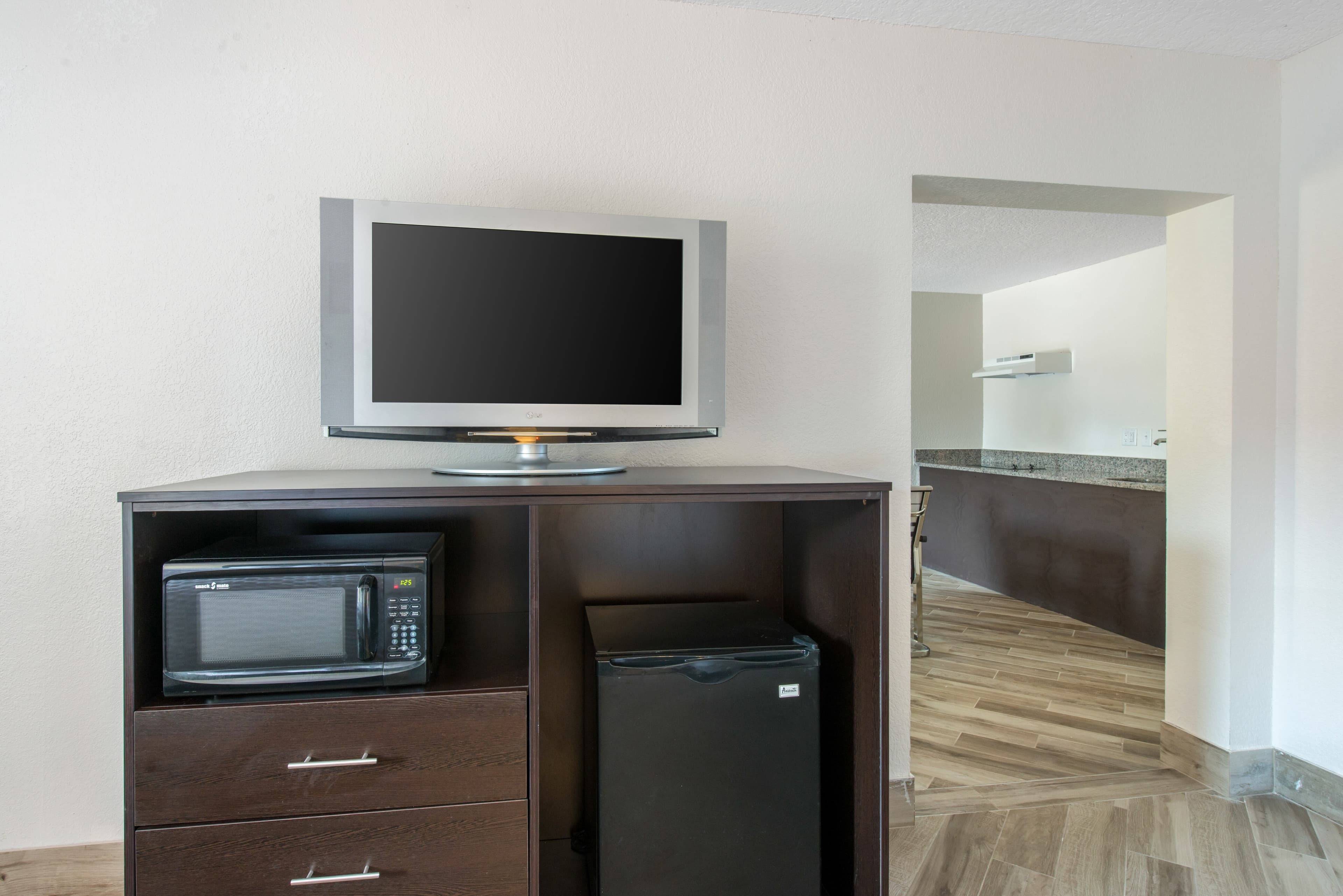 Clarion Inn & Suites Kissimmee-Lake Buena Vista South — 15