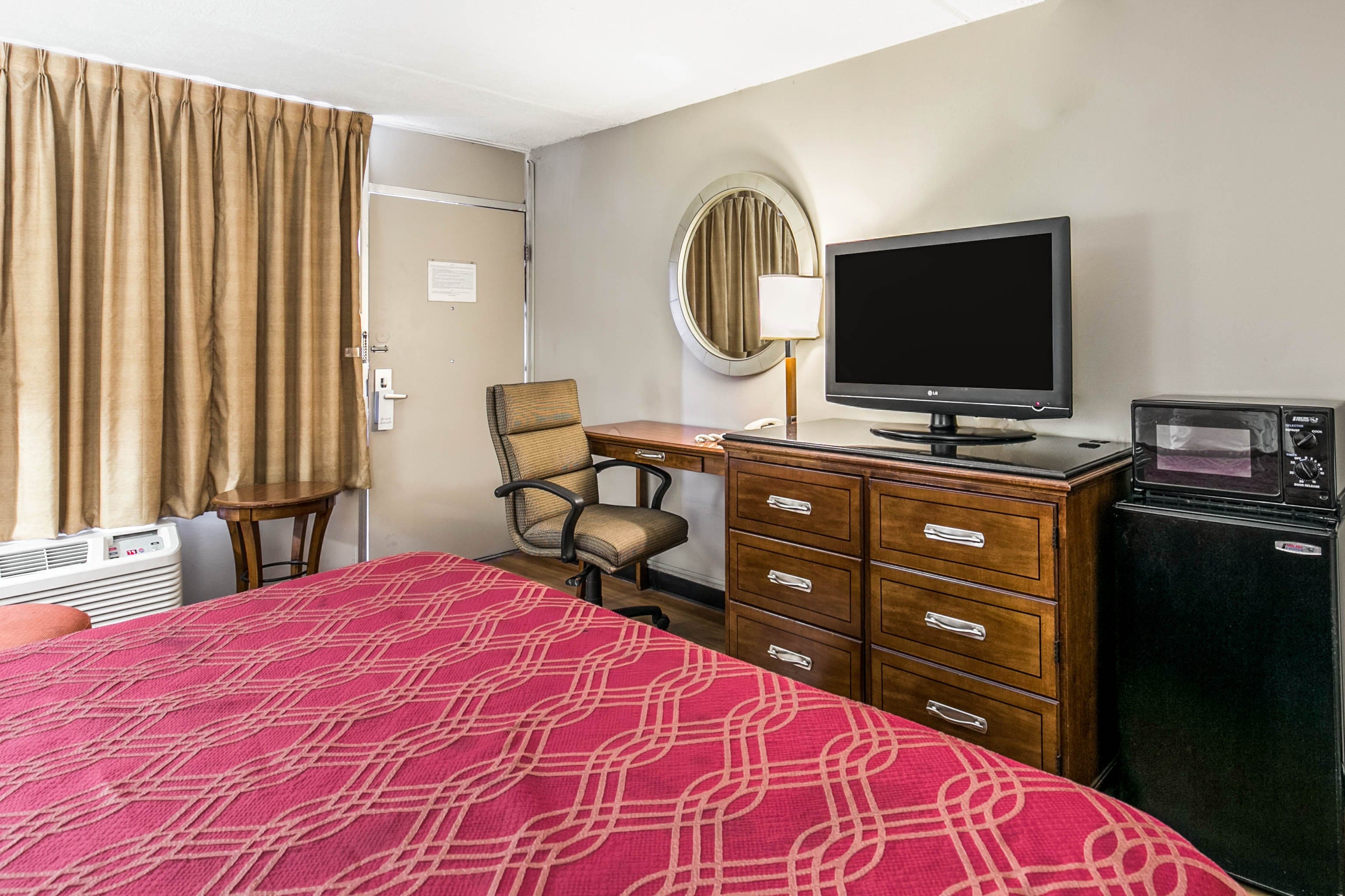 Econo Lodge Tallahassee I-10 near University — 9