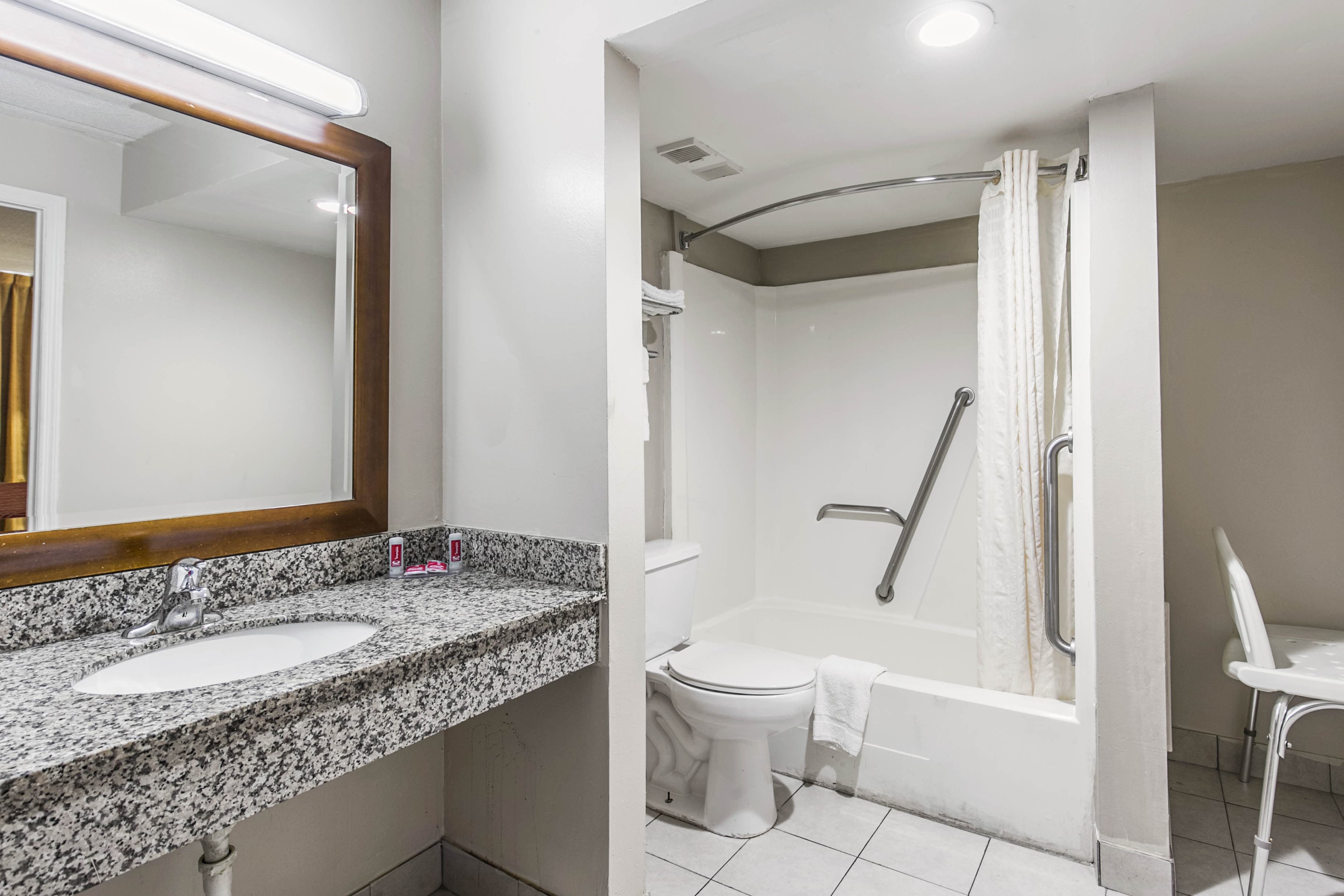 Econo Lodge Tallahassee I-10 near University — 11