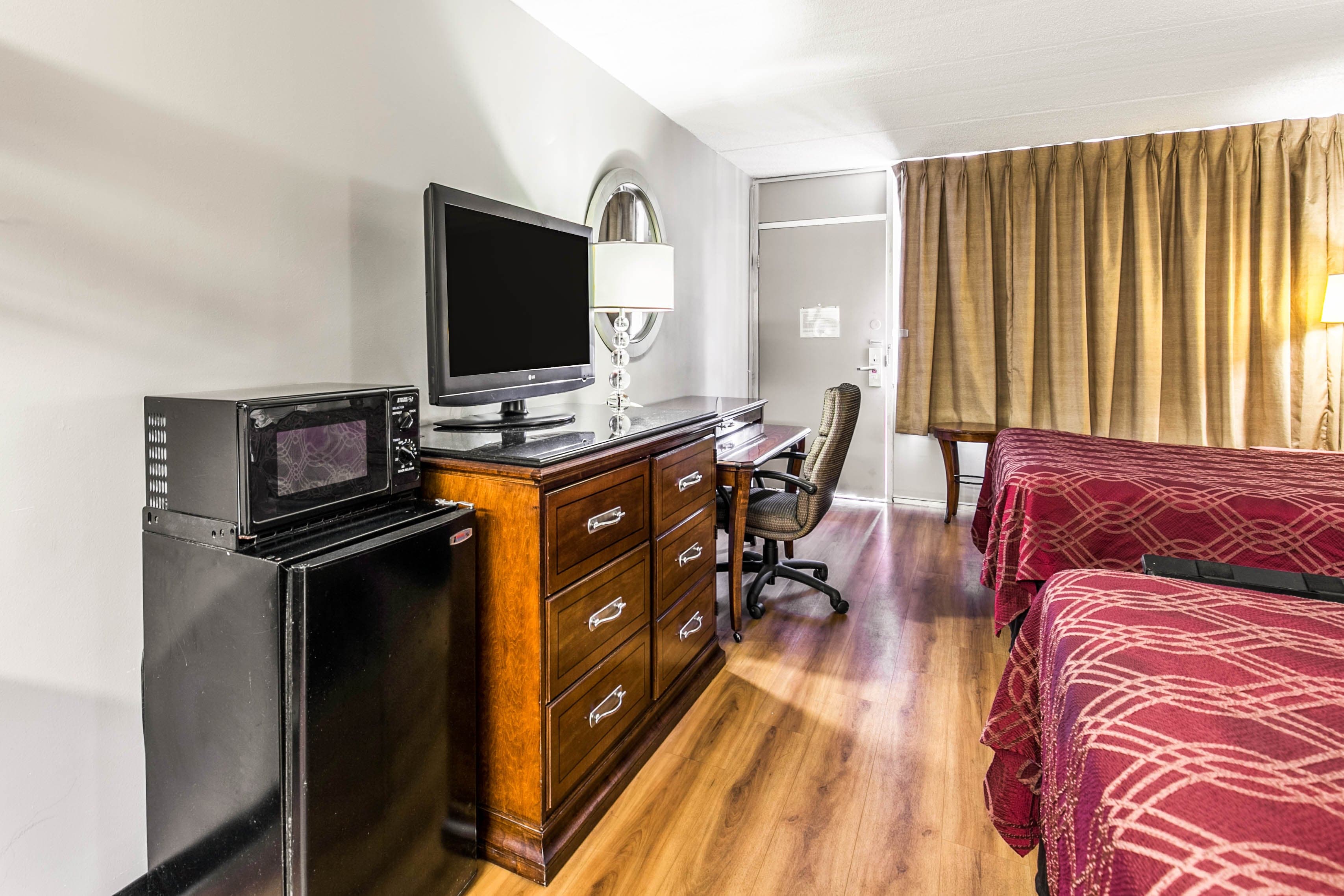 Econo Lodge Tallahassee I-10 near University — 6