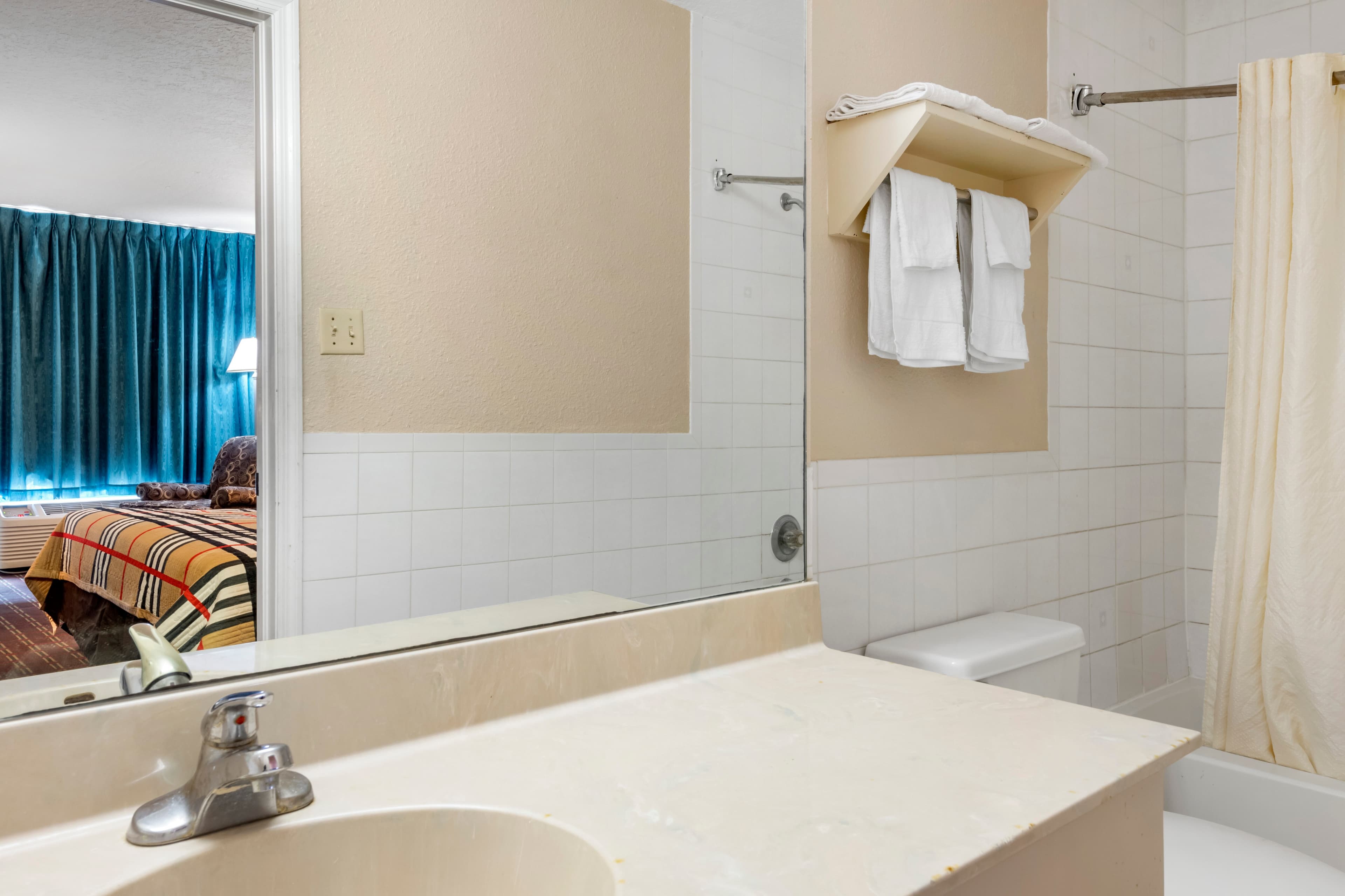Rodeway Inn New Port Richey - Image 5