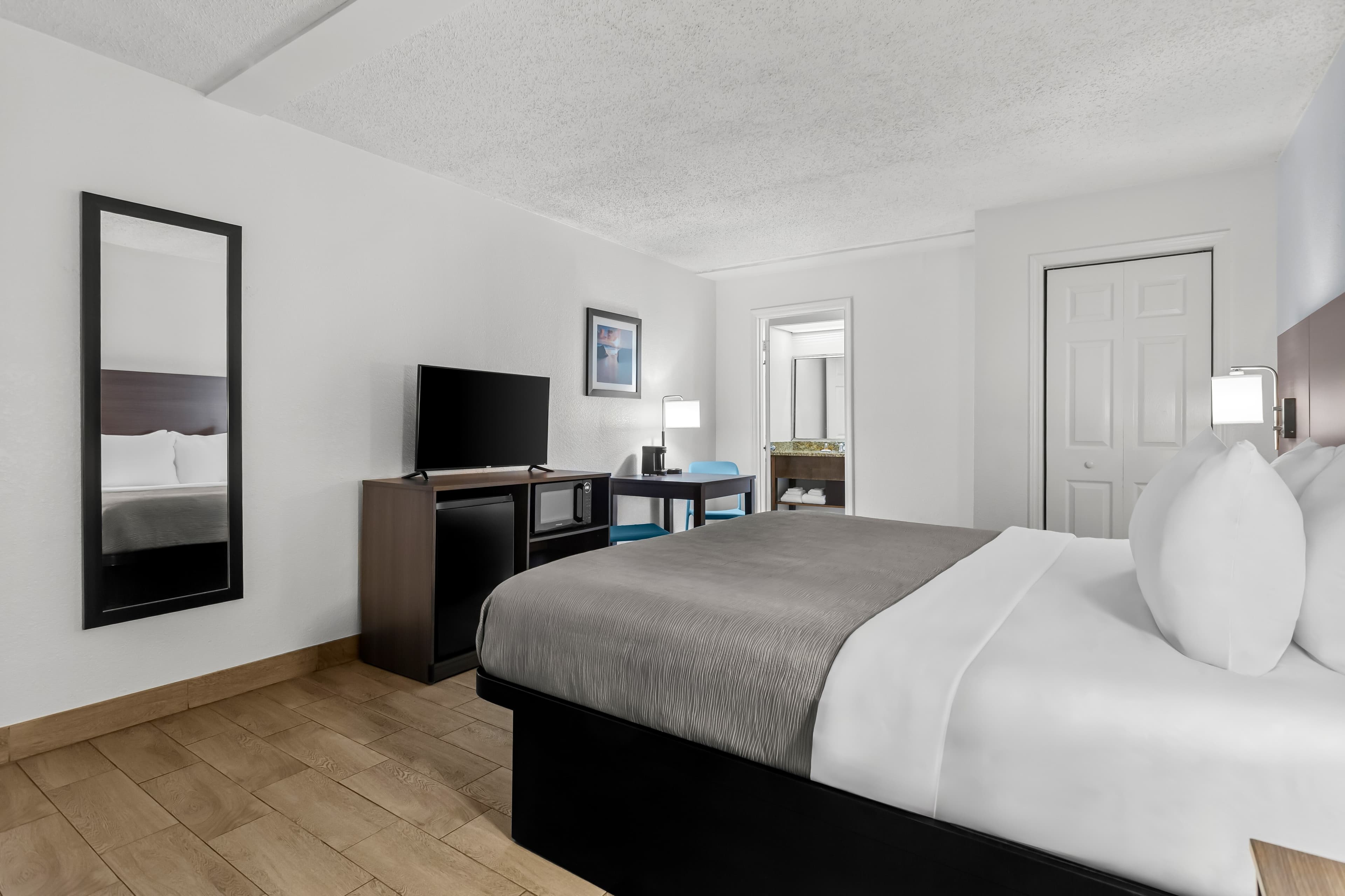 Quality Inn & Suites at Tropicana Field - Image 3