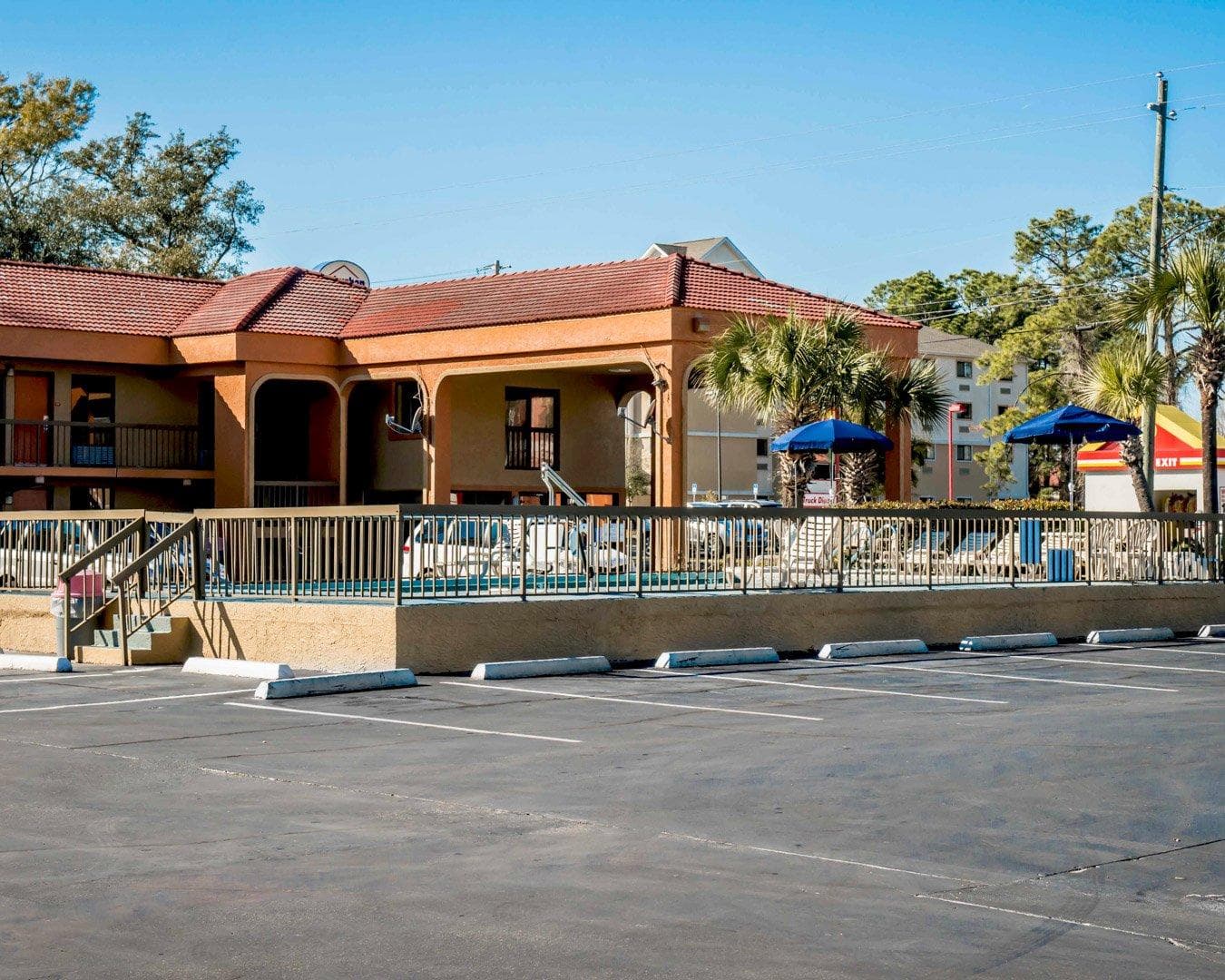 Econo Lodge Panama City St. Andrews - Image 1