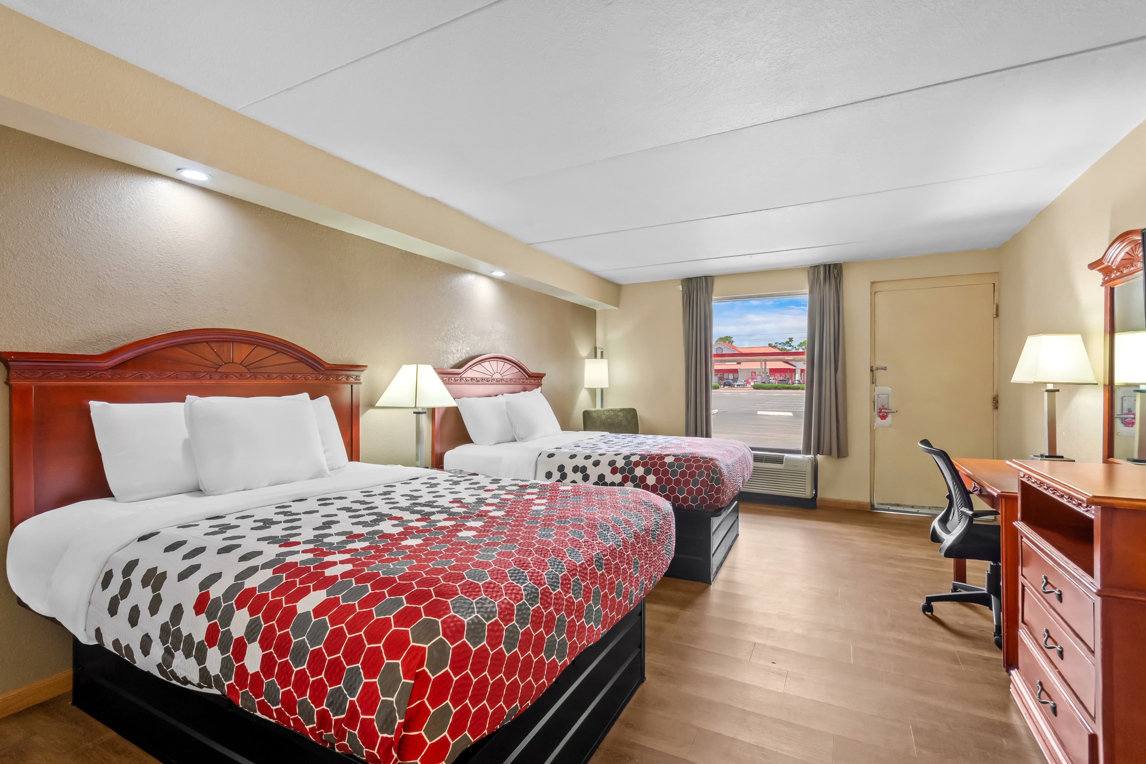Econo Lodge Panama City St. Andrews - Image 3
