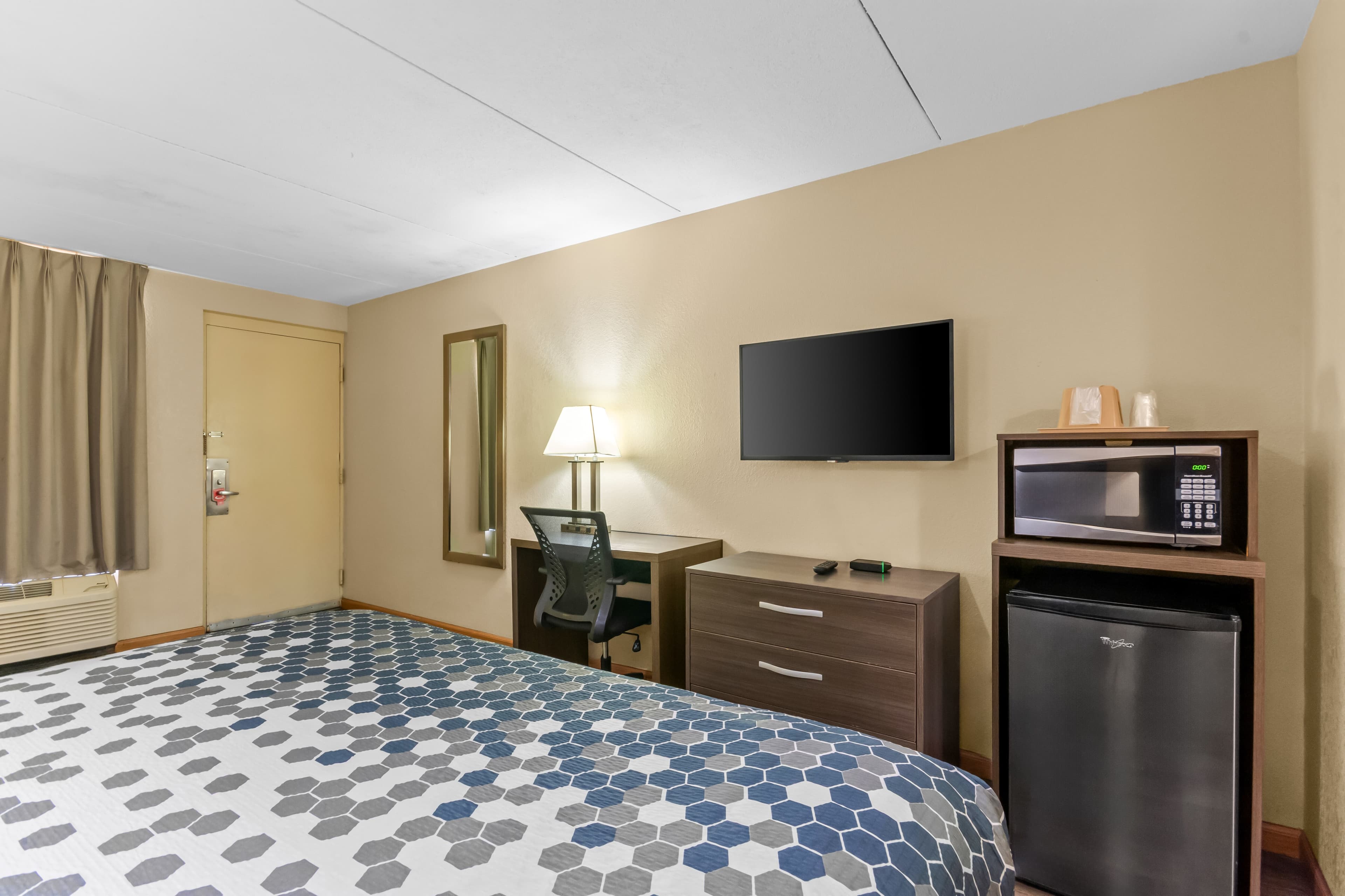1 King Bed - Image 4