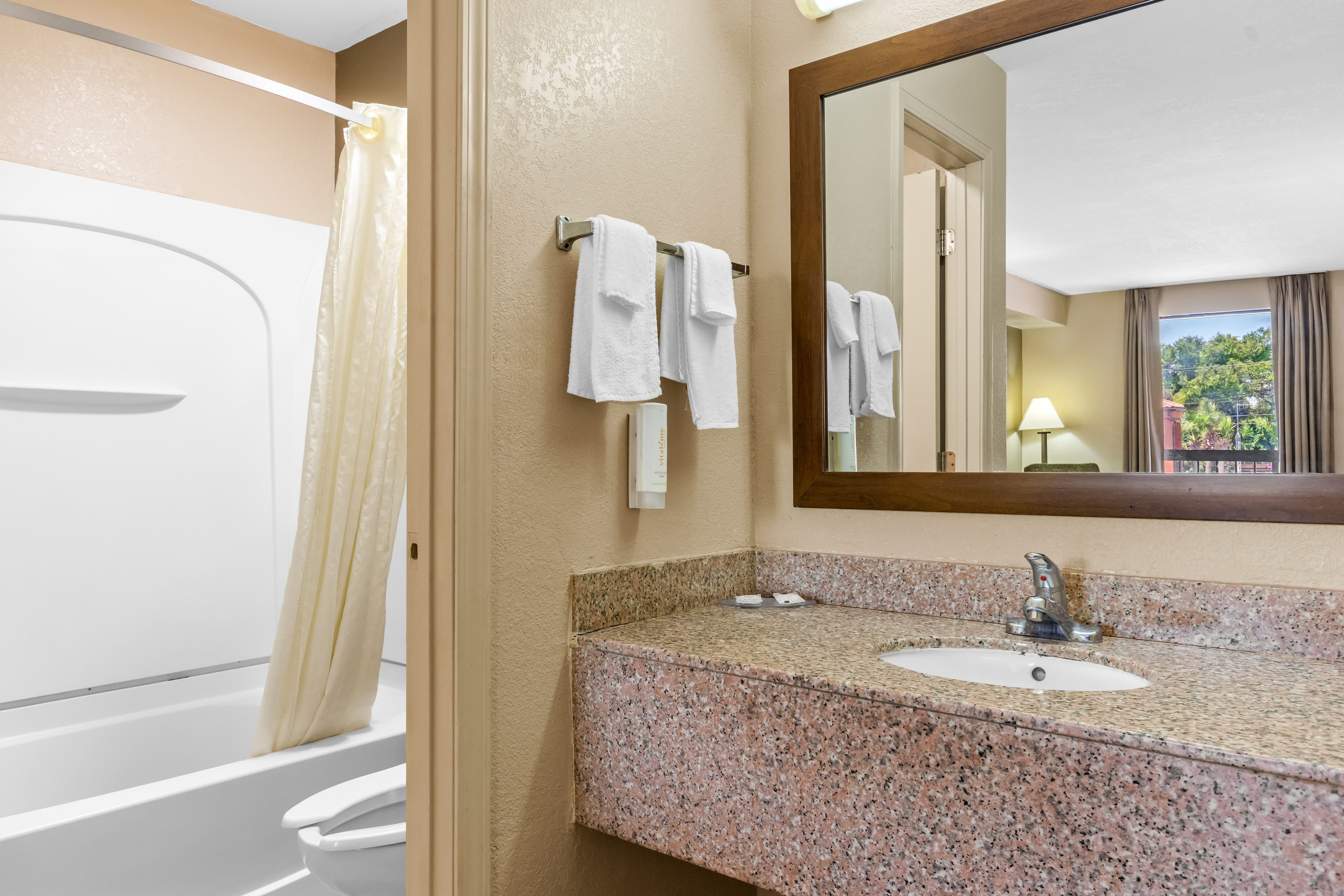 Econo Lodge Panama City St. Andrews — 15