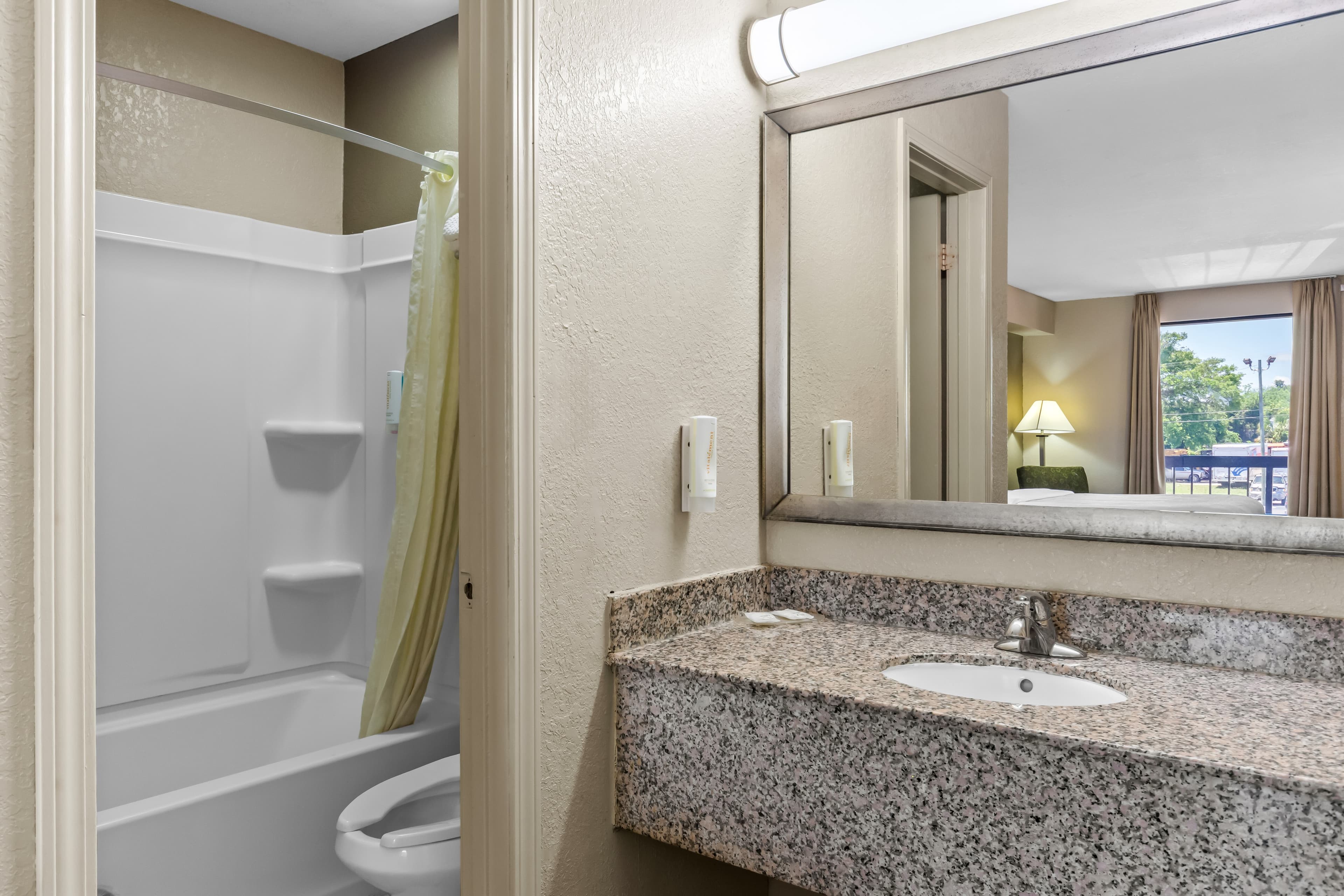 Econo Lodge Panama City St. Andrews — 19