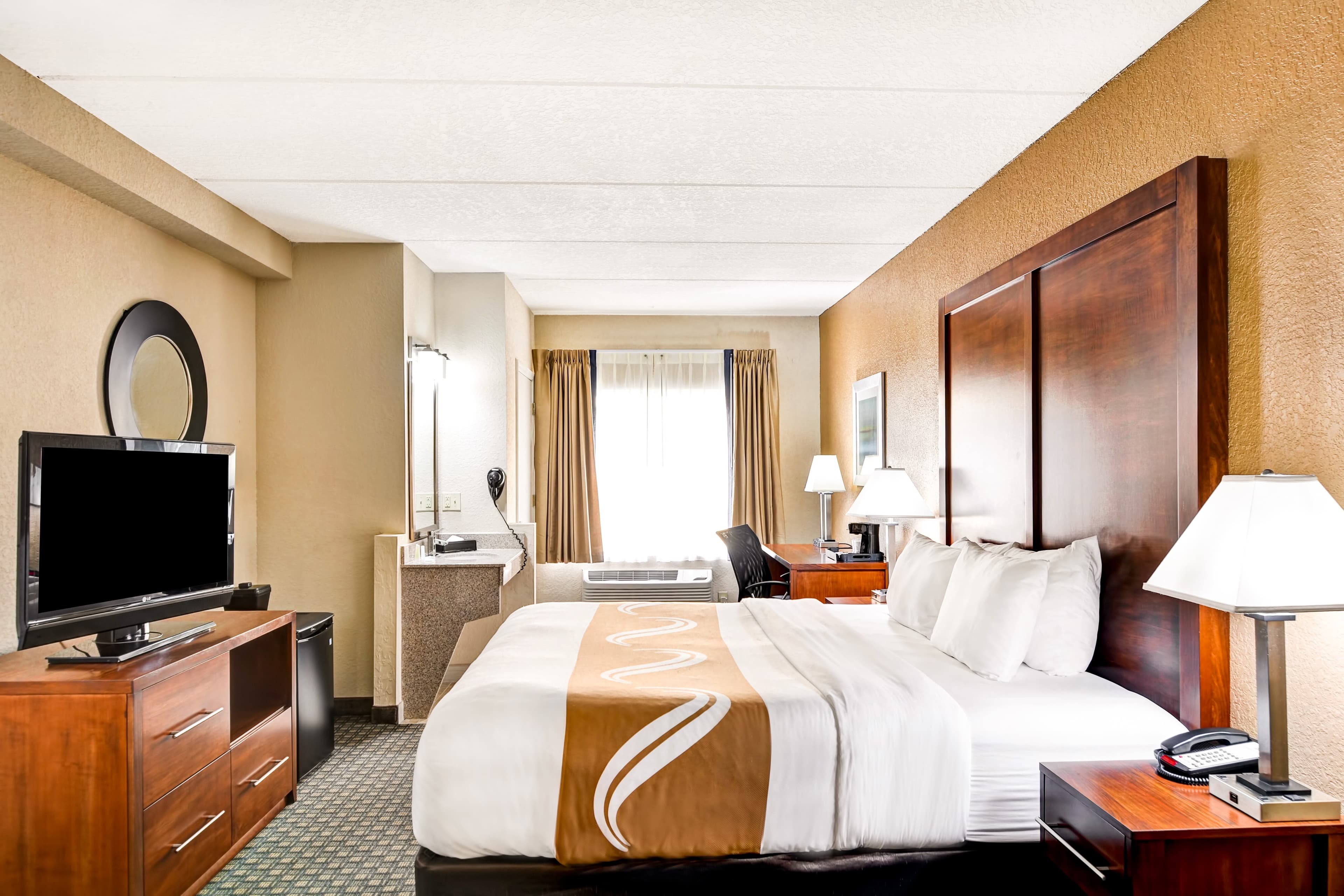 Quality Inn & Suites Heritage Park - Image 2