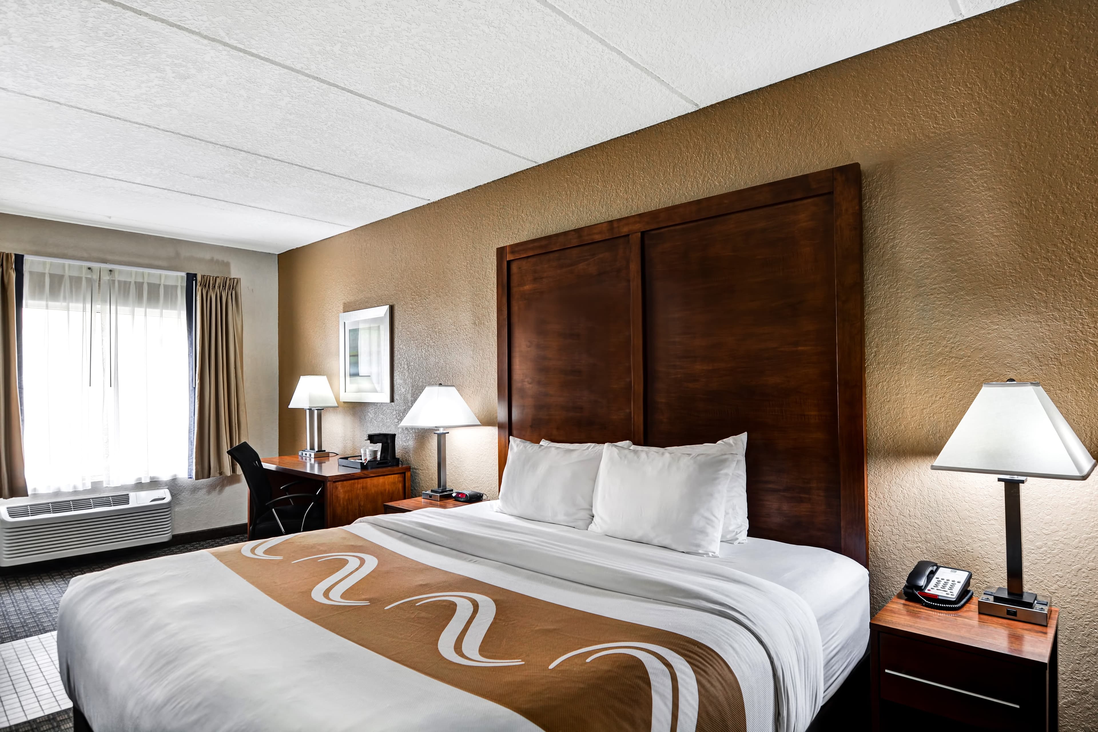 Quality Inn & Suites Heritage Park - Image 4
