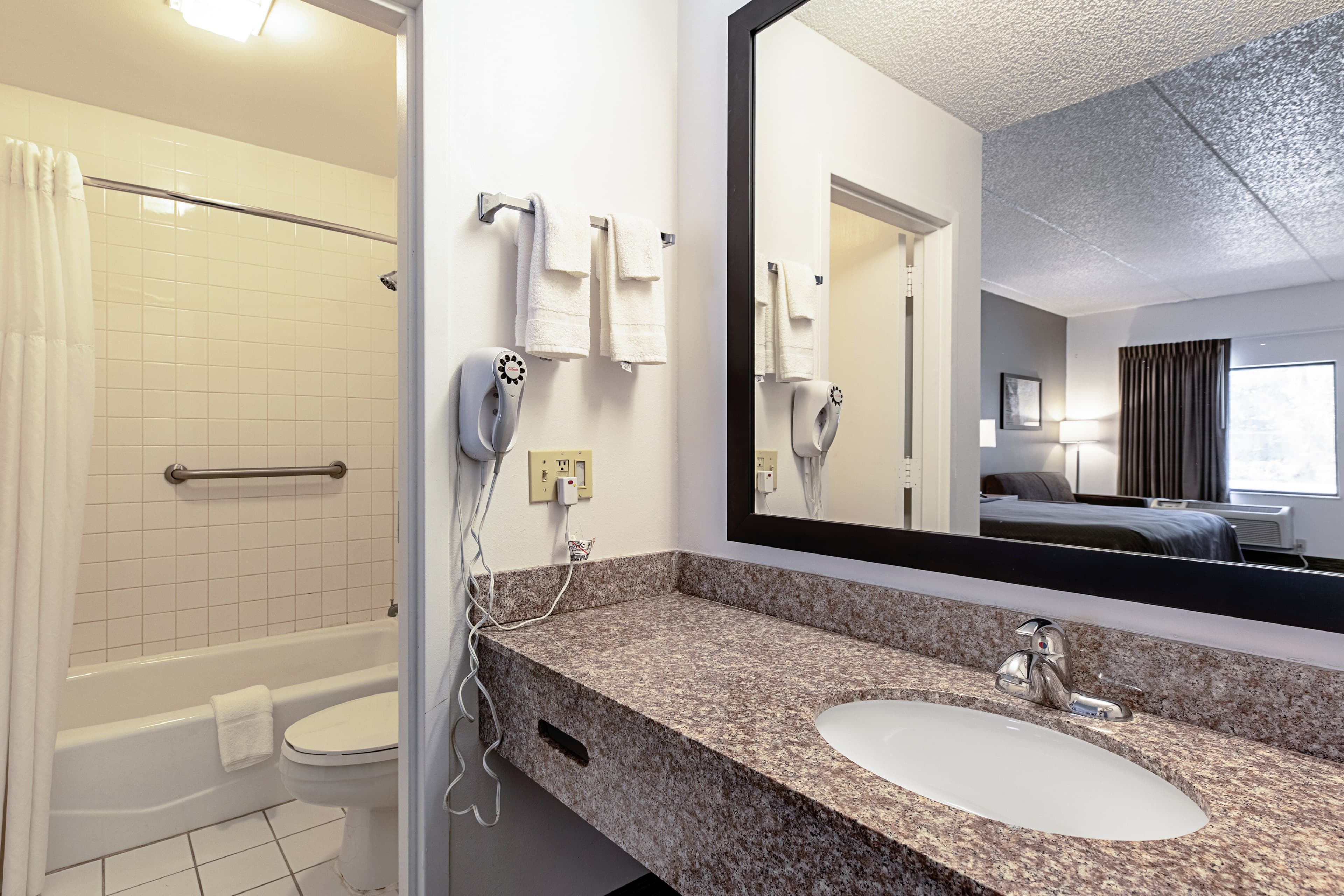 Econo Lodge Vero Beach - Downtown — 10