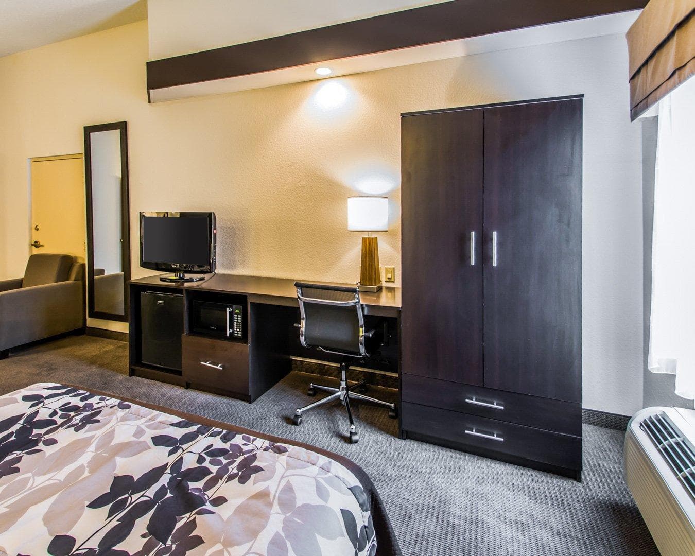 Sleep Inn & Suites Orlando International Airport - Image 5