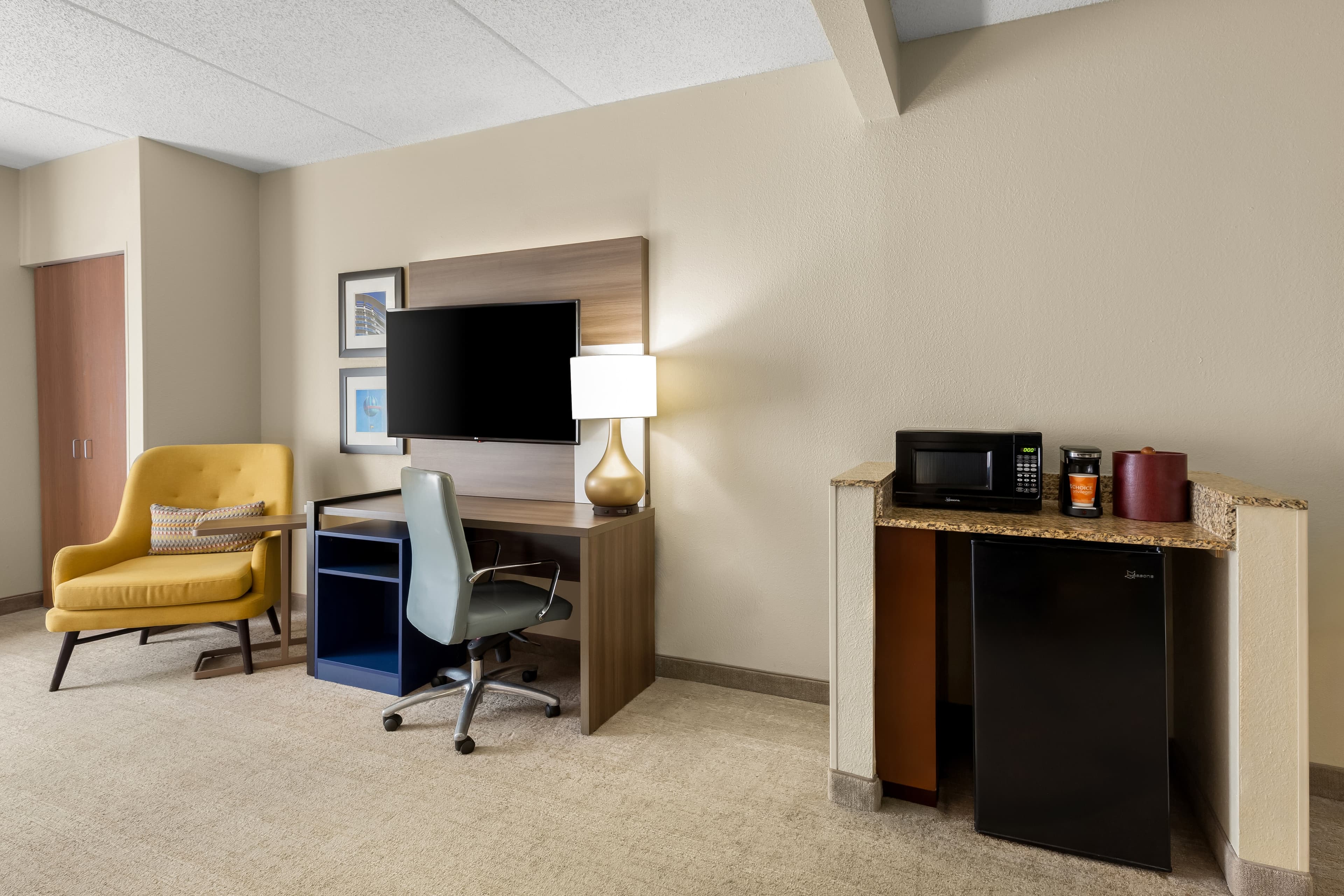 Comfort Suites Near Universal Orlando Resort — 16