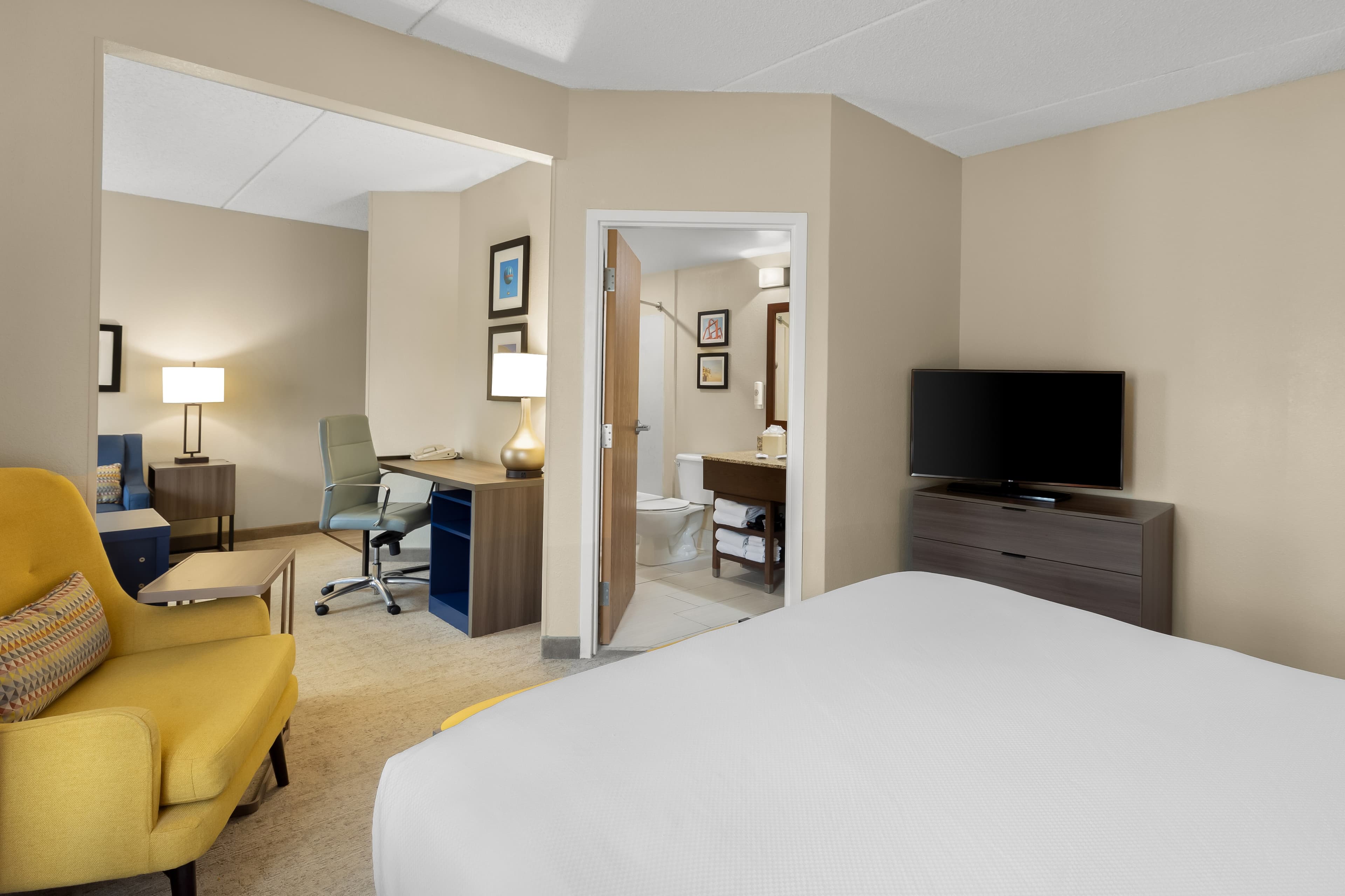 Comfort Suites Near Universal Orlando Resort — 38