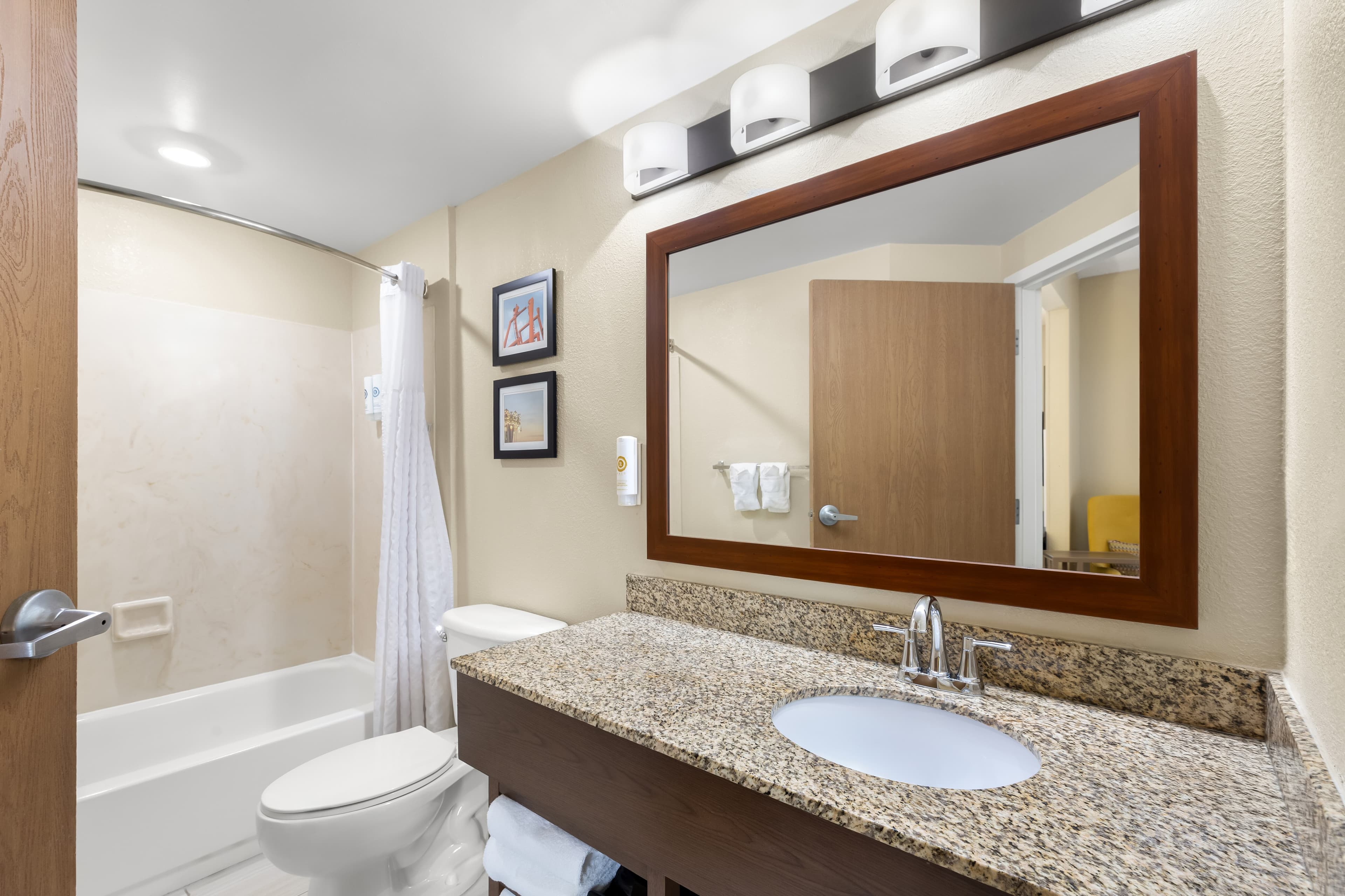Comfort Suites Near Universal Orlando Resort — 39
