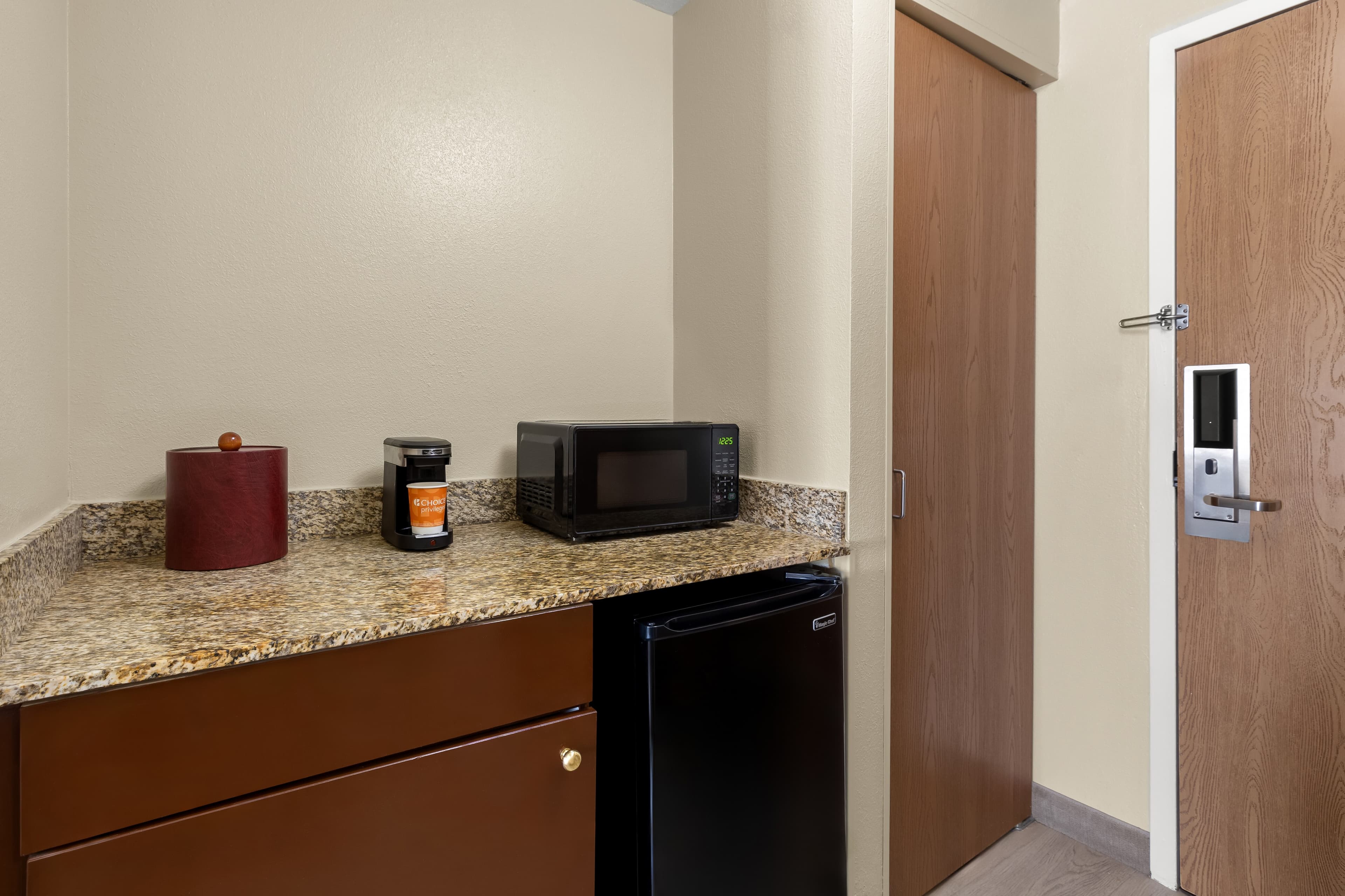 Comfort Suites Near Universal Orlando Resort — 26