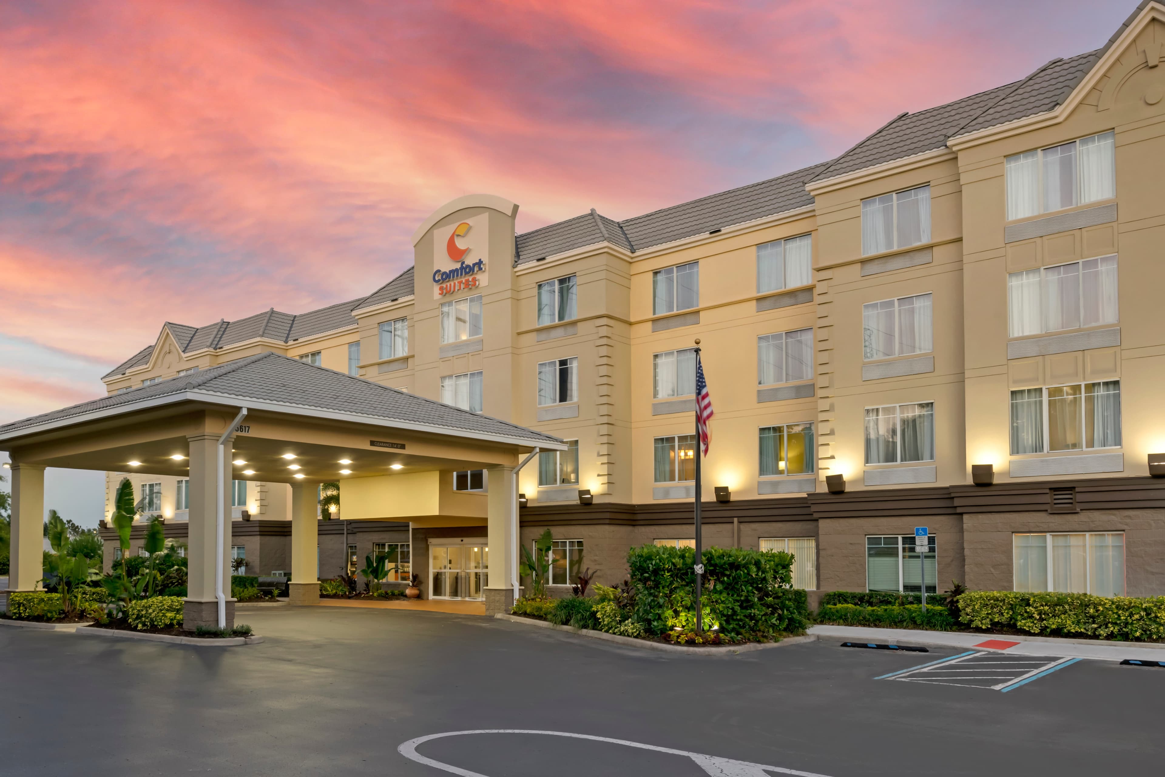 Comfort Suites Near Universal Orlando Resort - Image 1