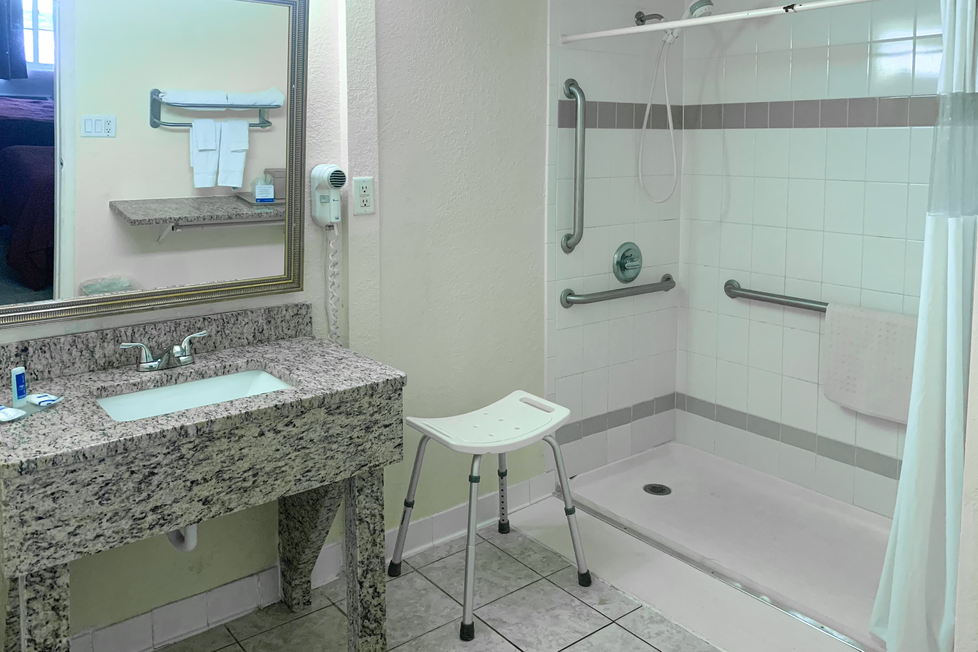Rodeway Inn Gainesville - University Area — 11