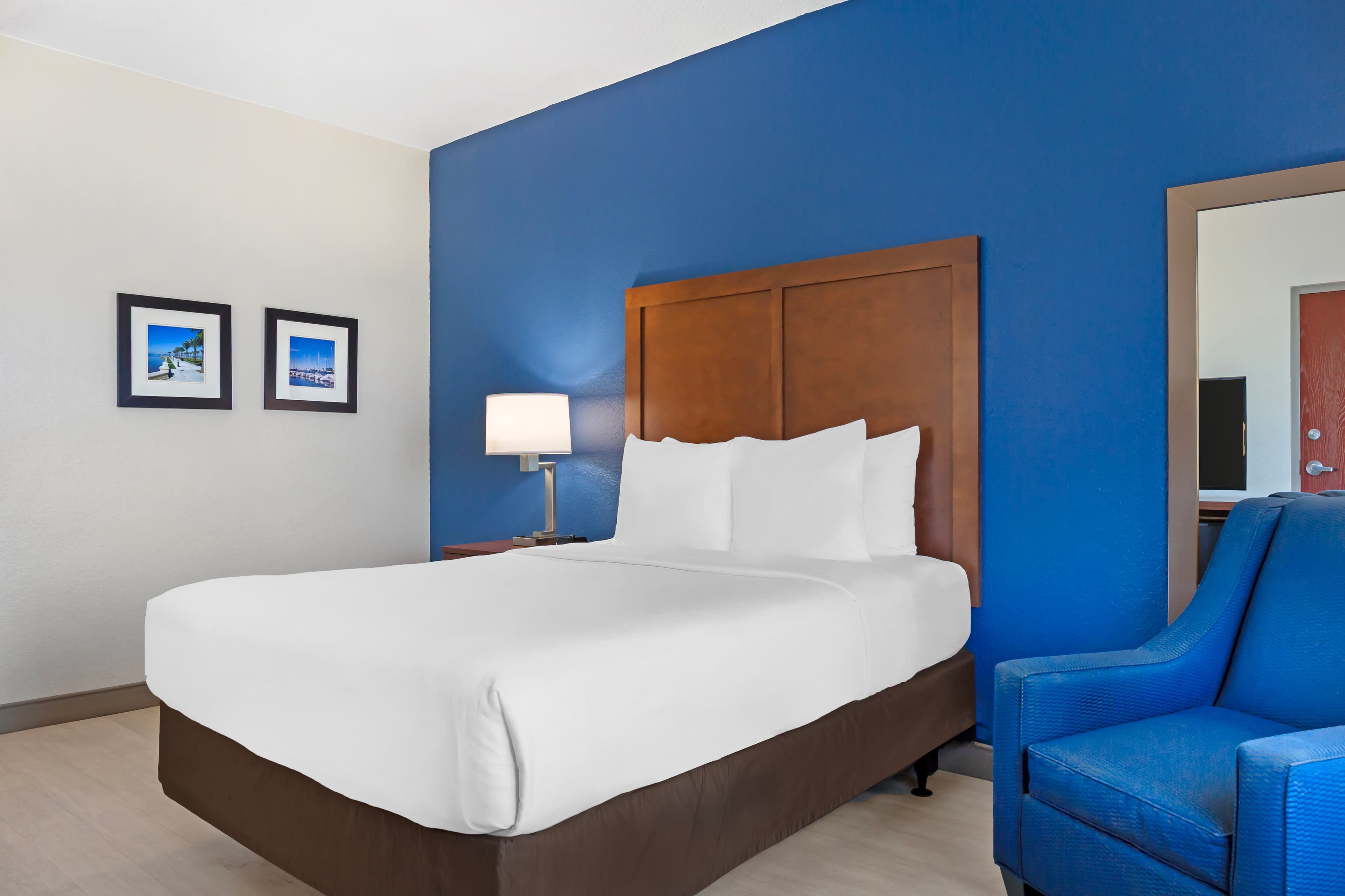 Comfort Inn & Suites Orlando North - Image 3