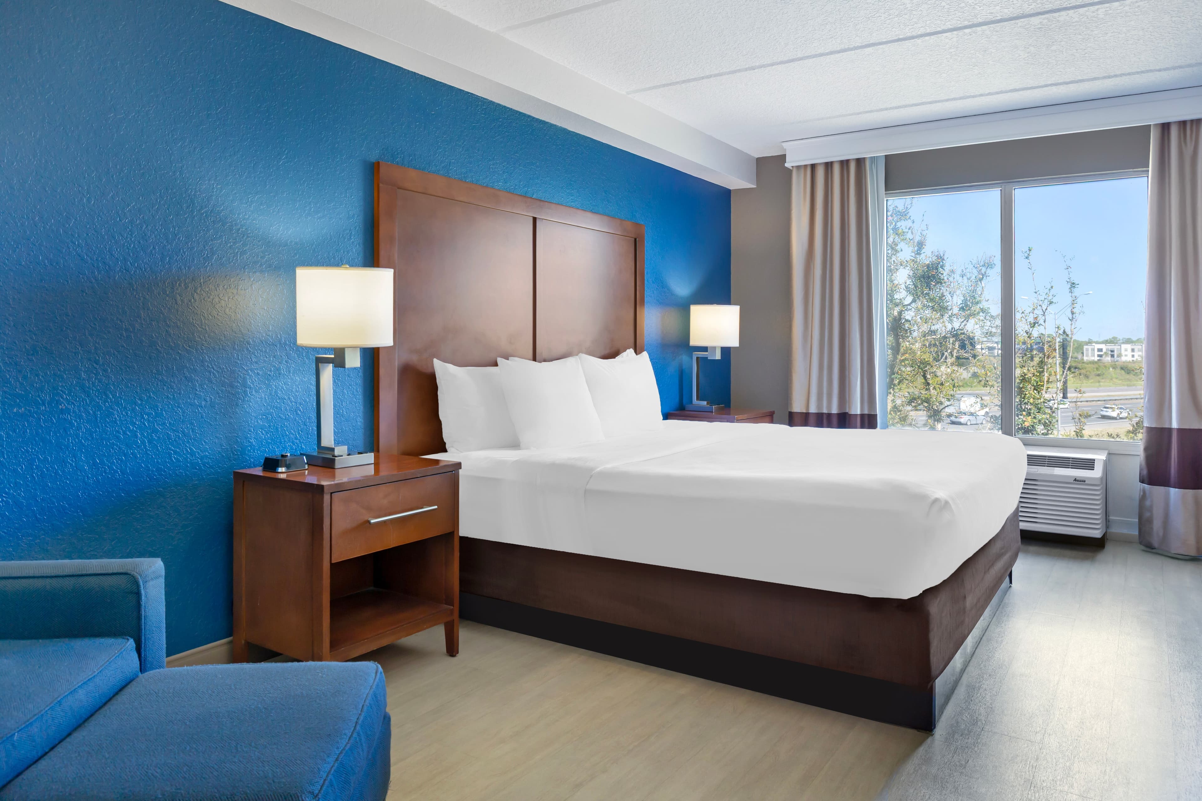 Comfort Inn & Suites Orlando North — 6