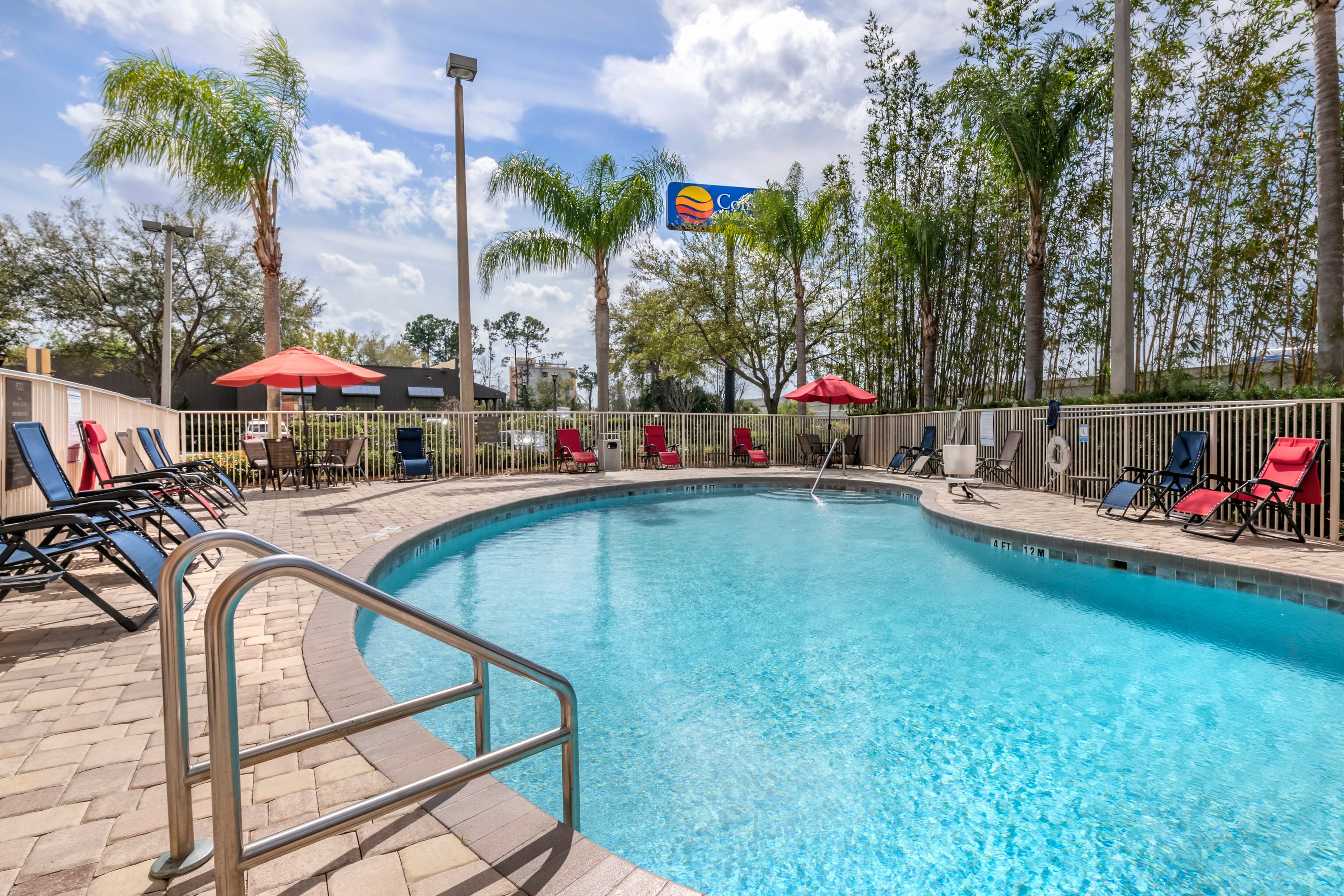 Comfort Inn & Suites Orlando North - Image 1