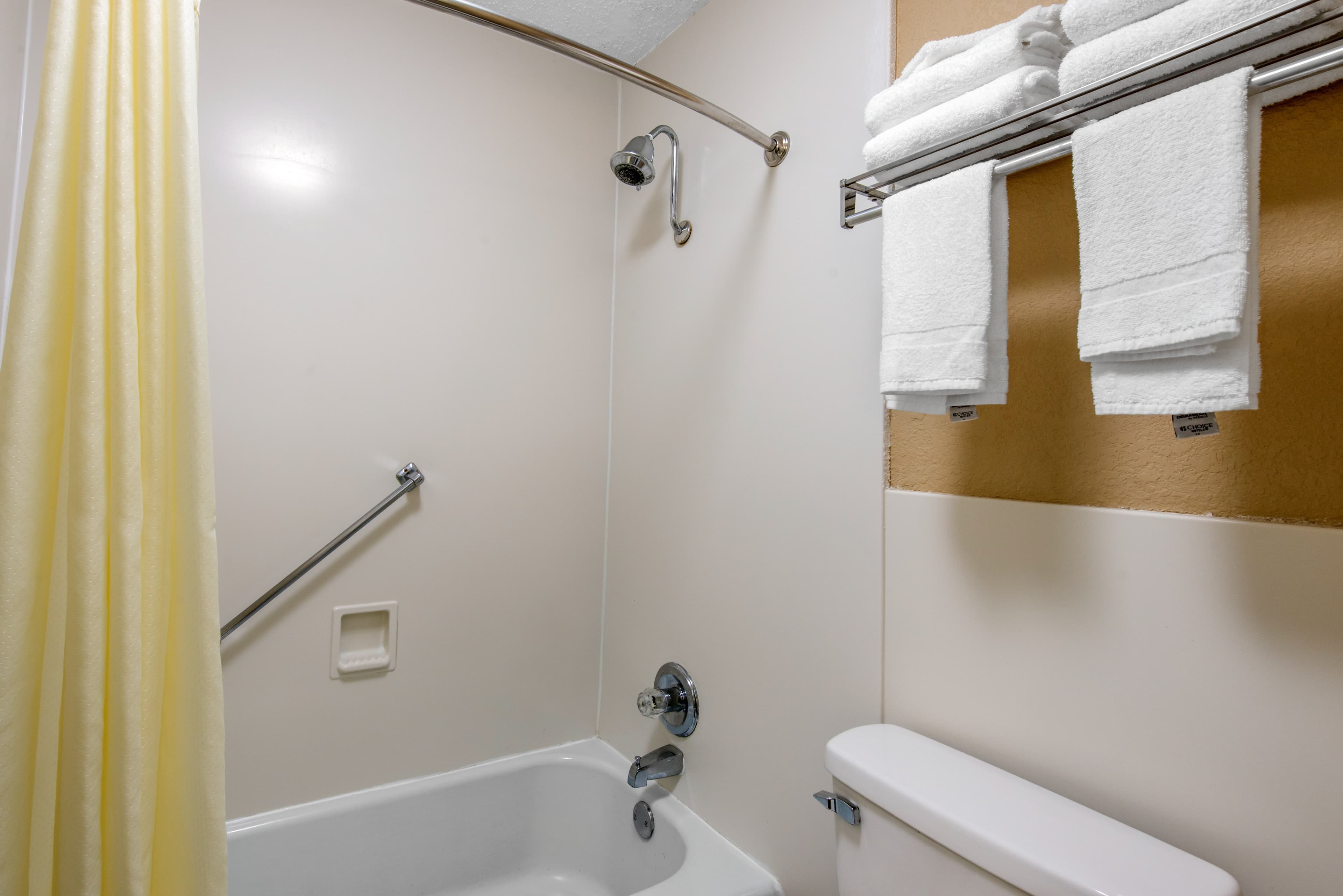 Quality Inn & Suites Brooksville I-75/Dade City — 6