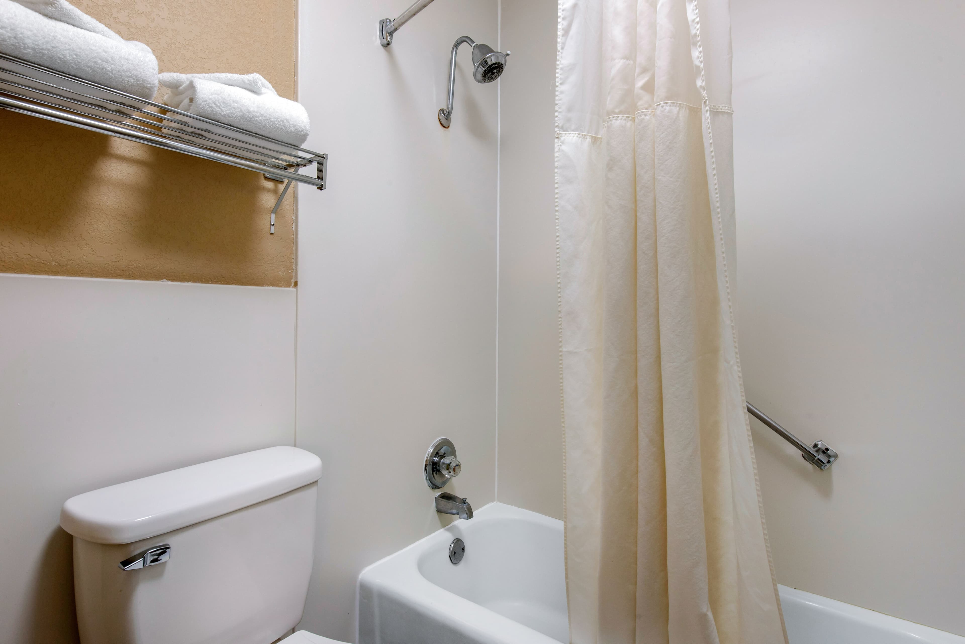 Quality Inn & Suites Brooksville I-75/Dade City — 17