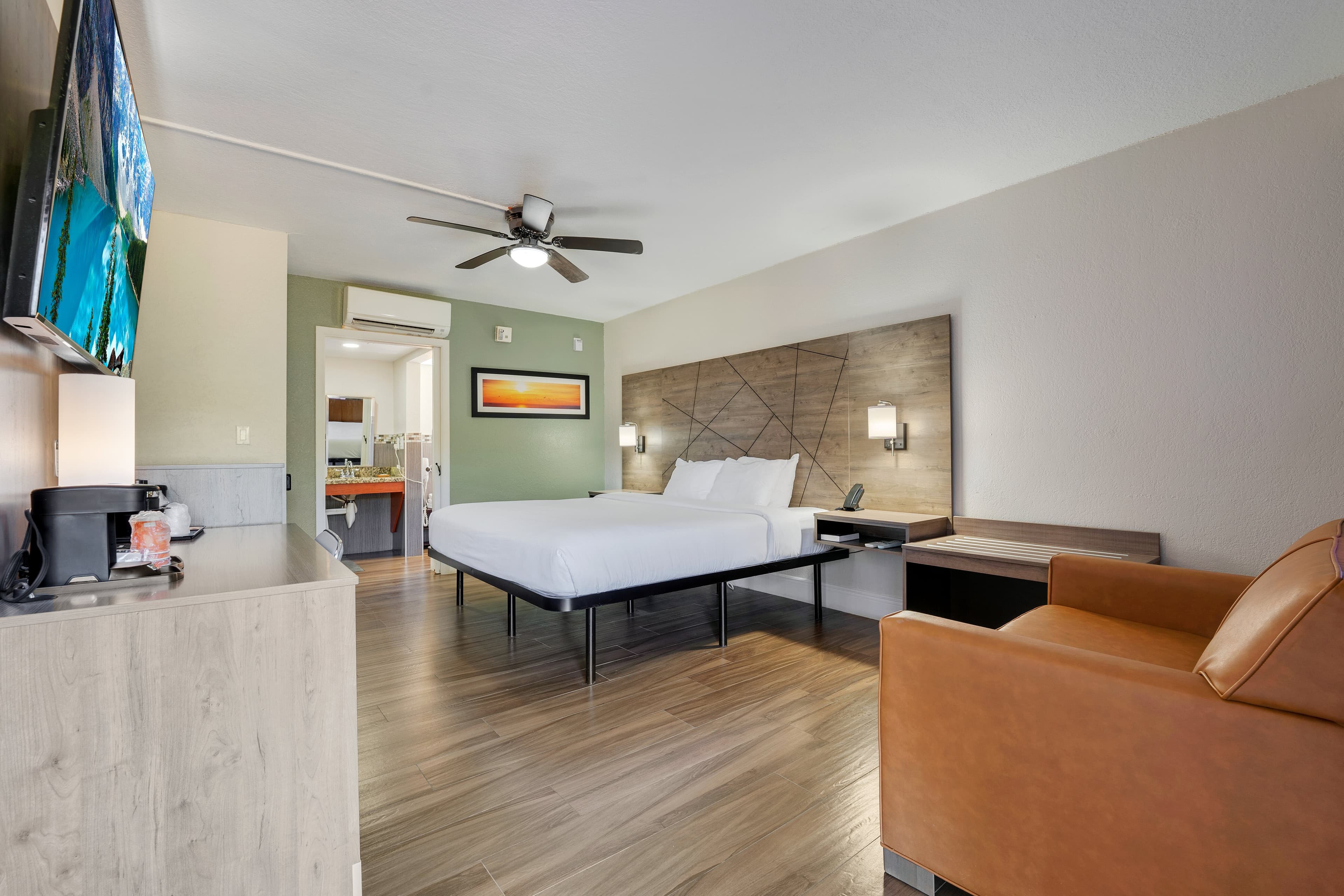 Quality Inn & Suites Airport/Cruise Port Hollywood - Image 3