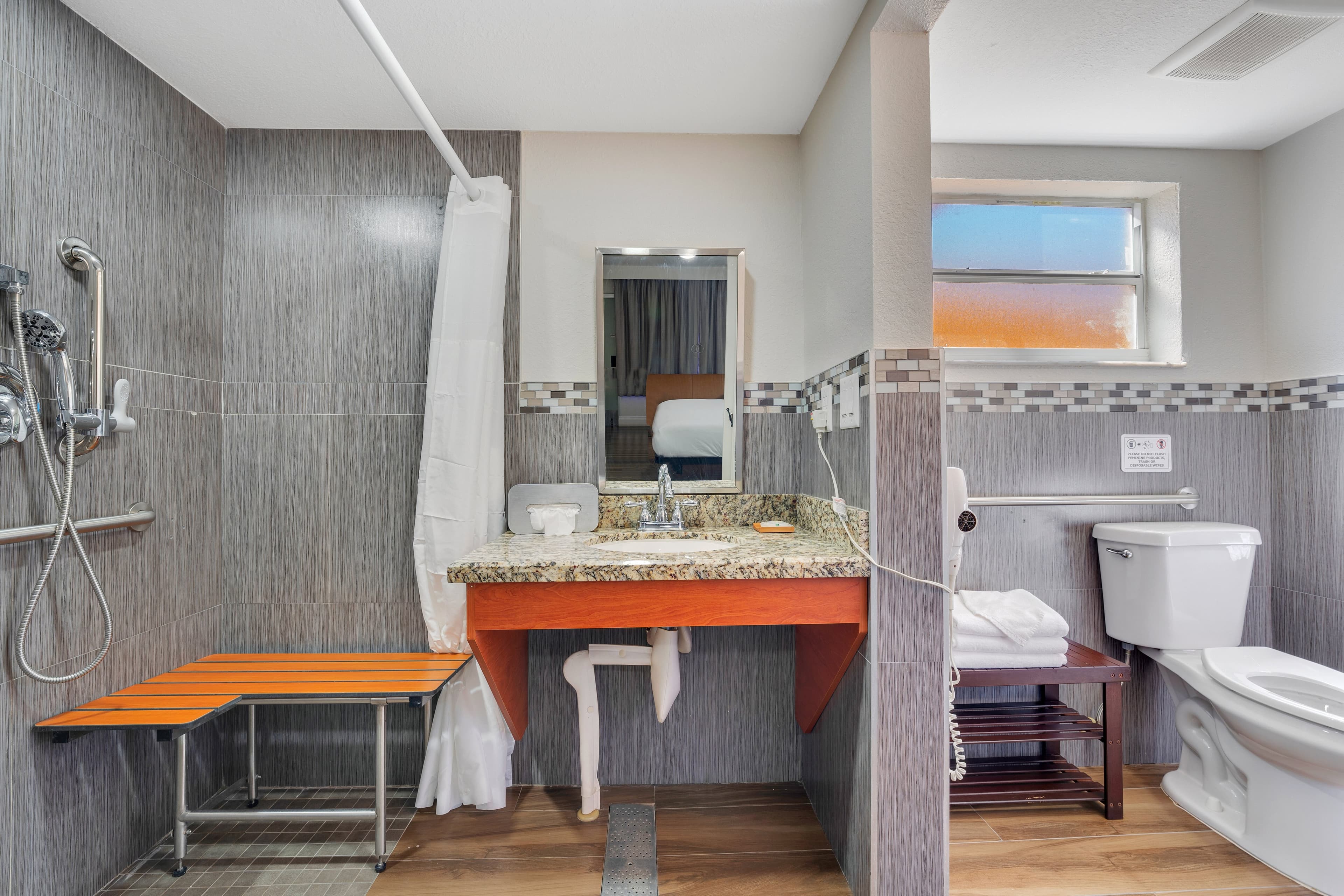 Quality Inn & Suites Airport/Cruise Port Hollywood — 9