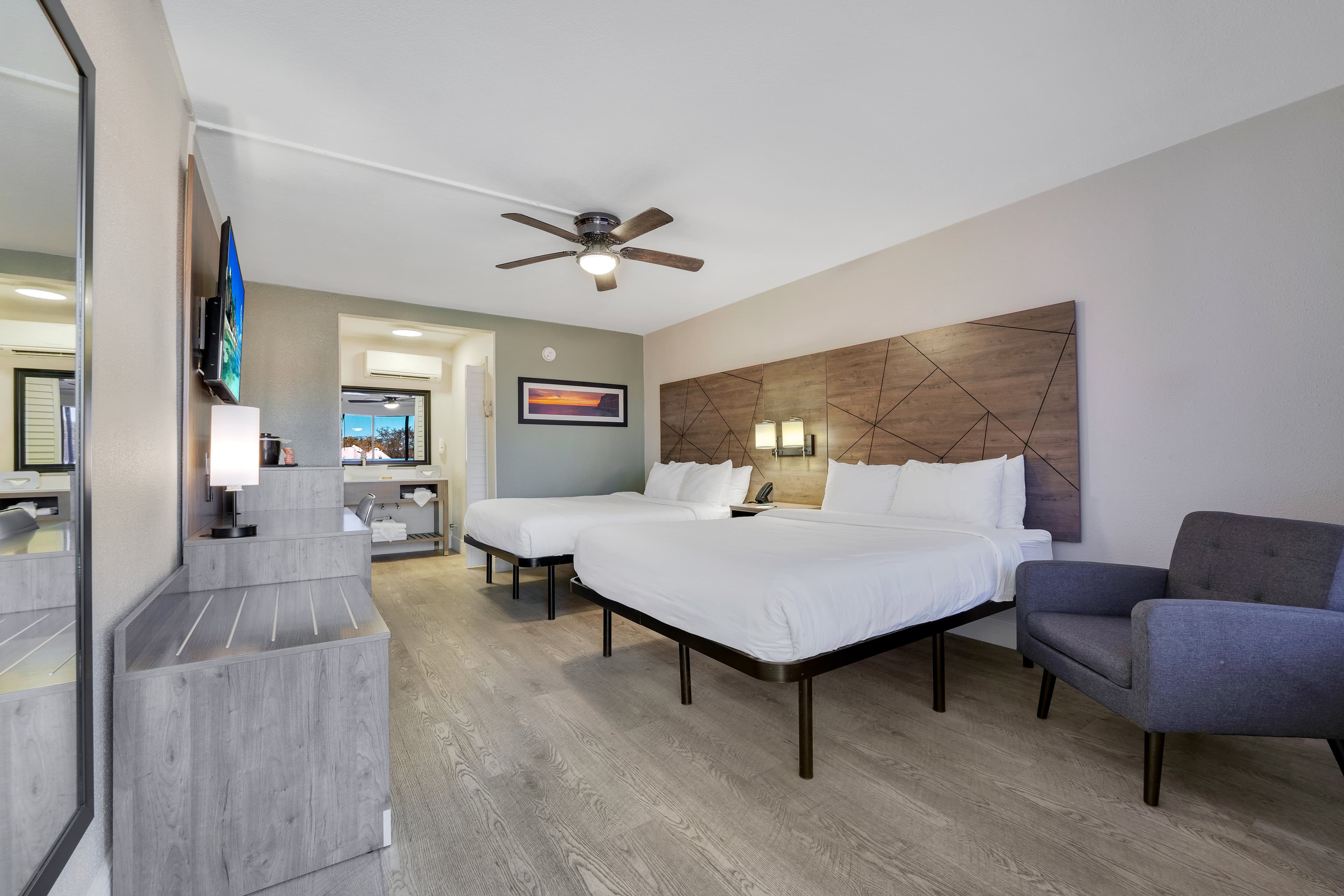 Quality Inn & Suites Airport/Cruise Port Hollywood — 13