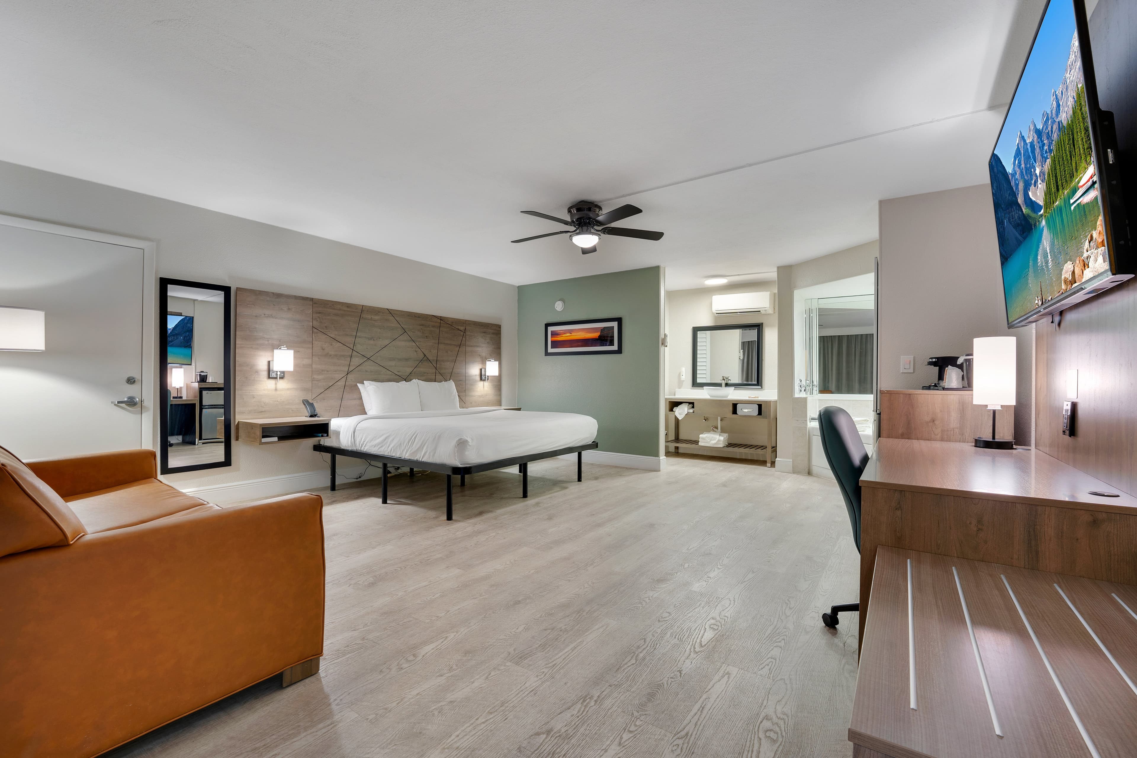 Quality Inn & Suites Airport/Cruise Port Hollywood — 24