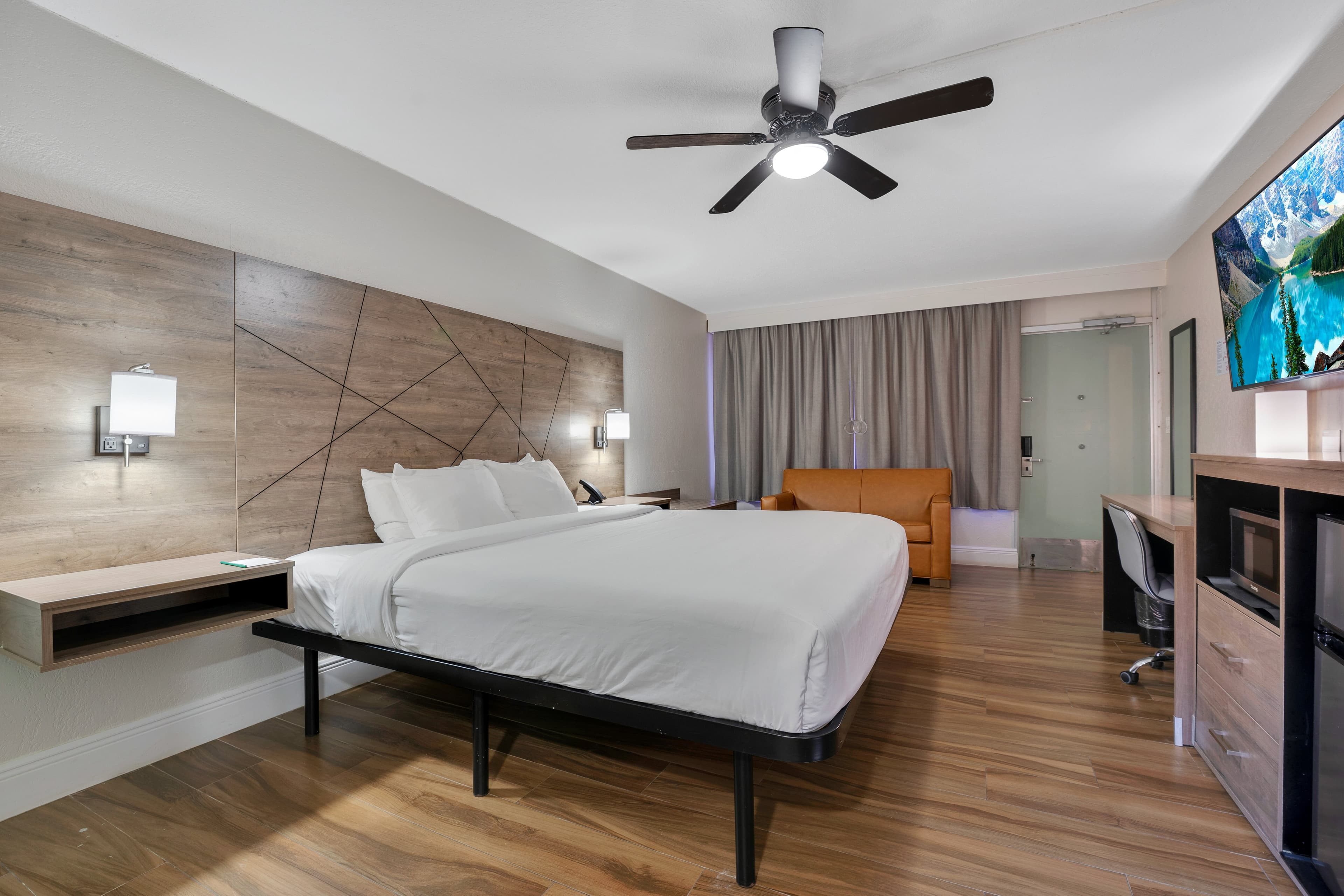 Quality Inn & Suites Airport/Cruise Port Hollywood - Image 2