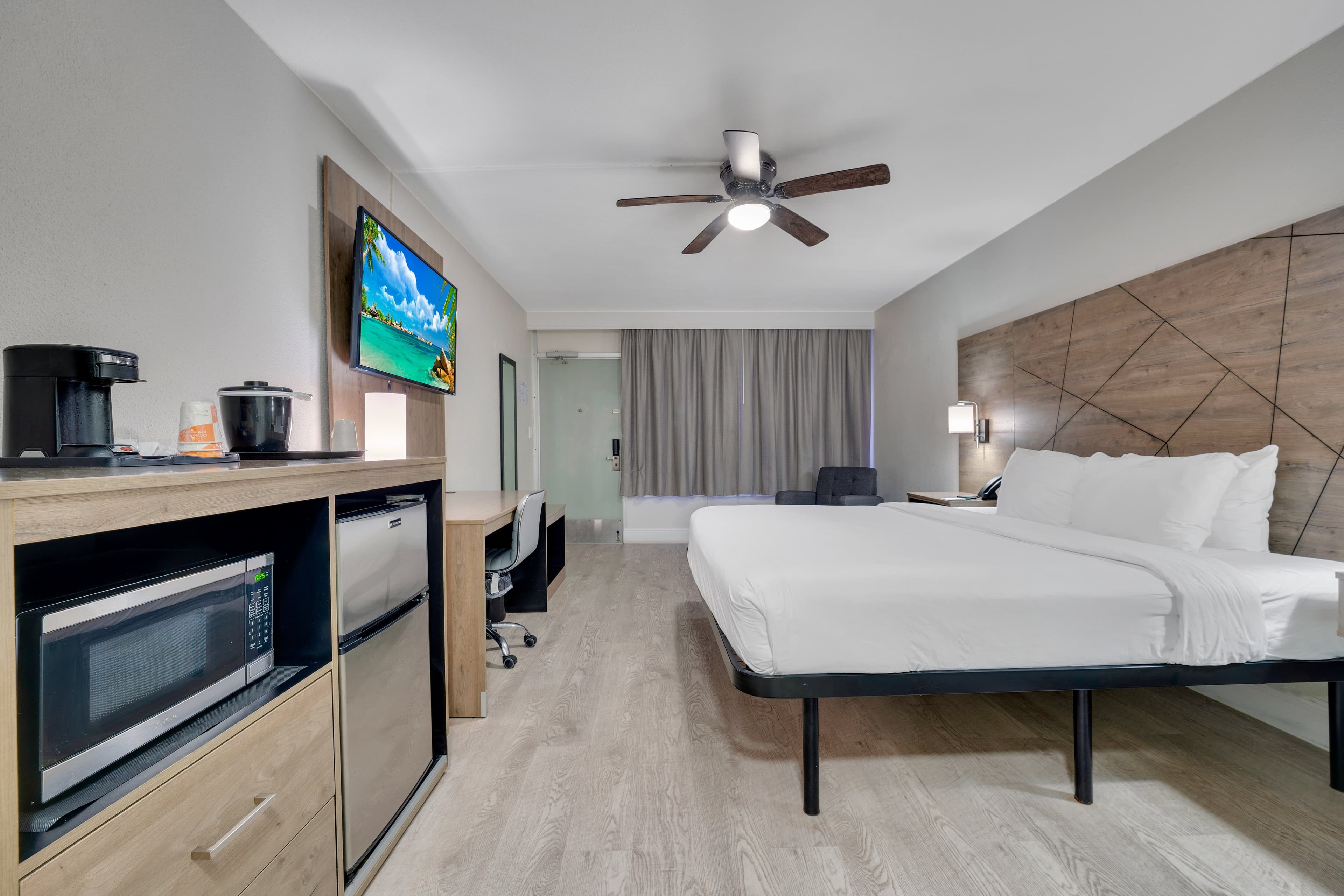 Quality Inn & Suites Airport/Cruise Port Hollywood — 6