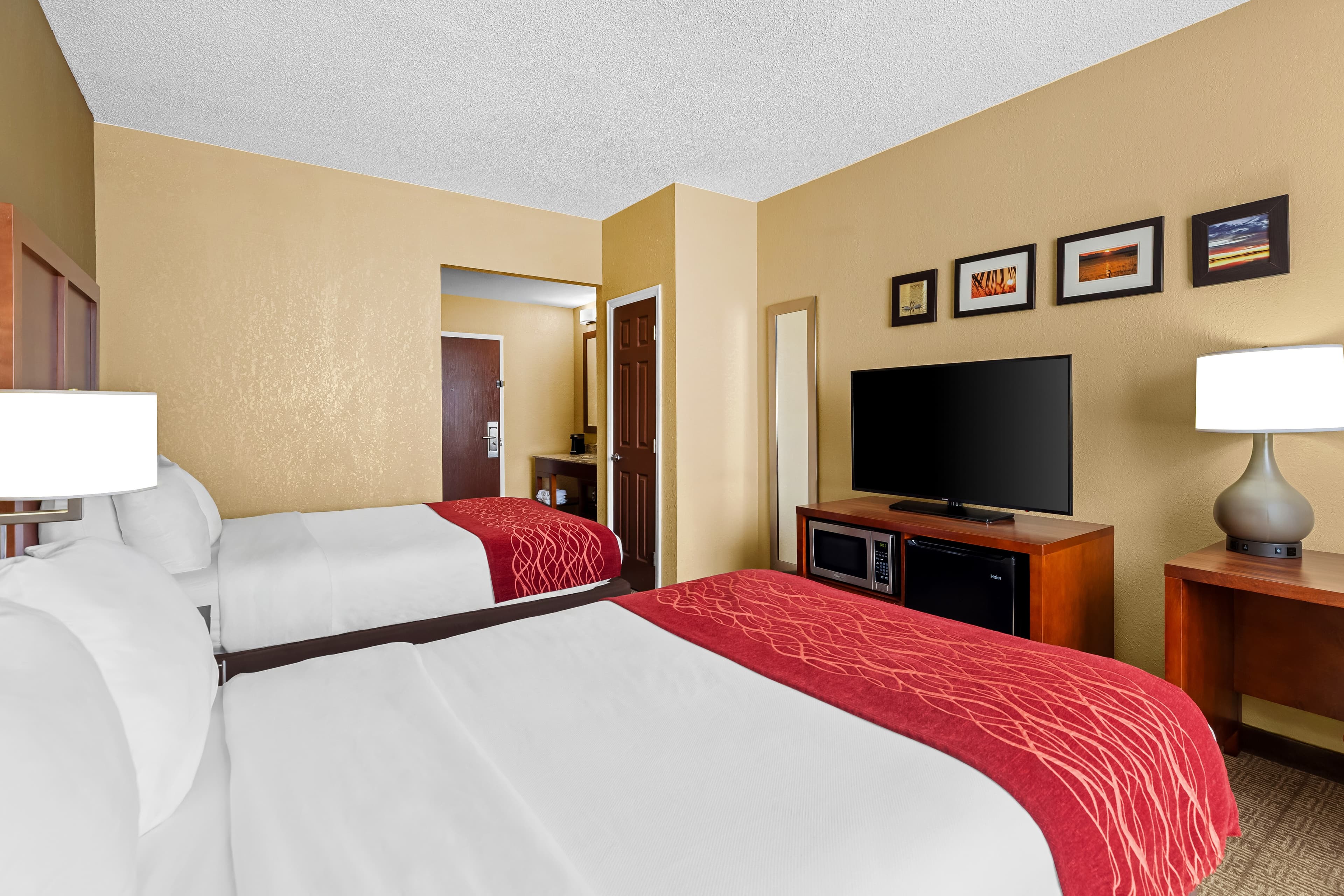 Comfort Inn & Suites Lakeland North I-4 — 8