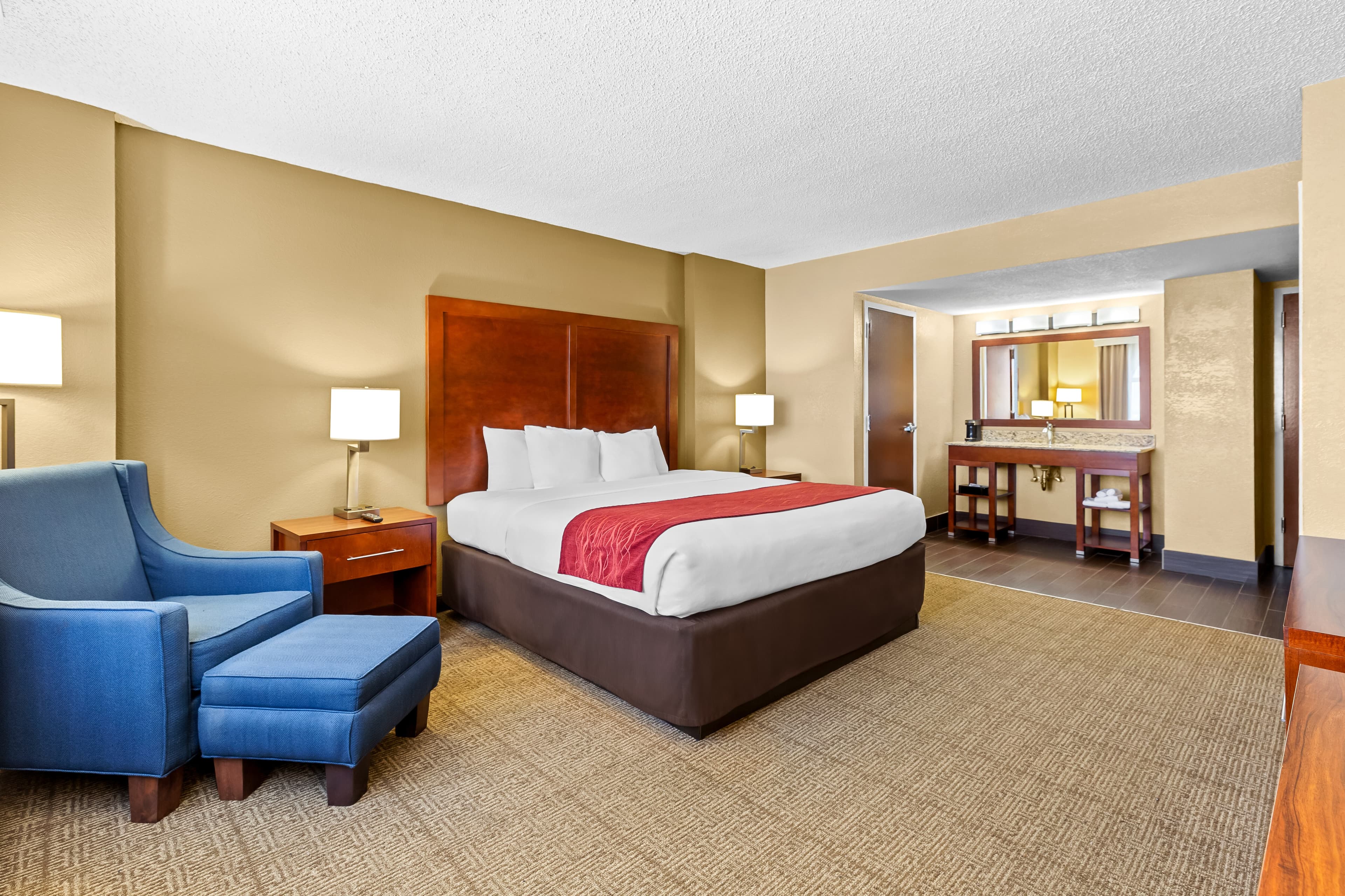 Comfort Inn & Suites Lakeland North I-4 — 11