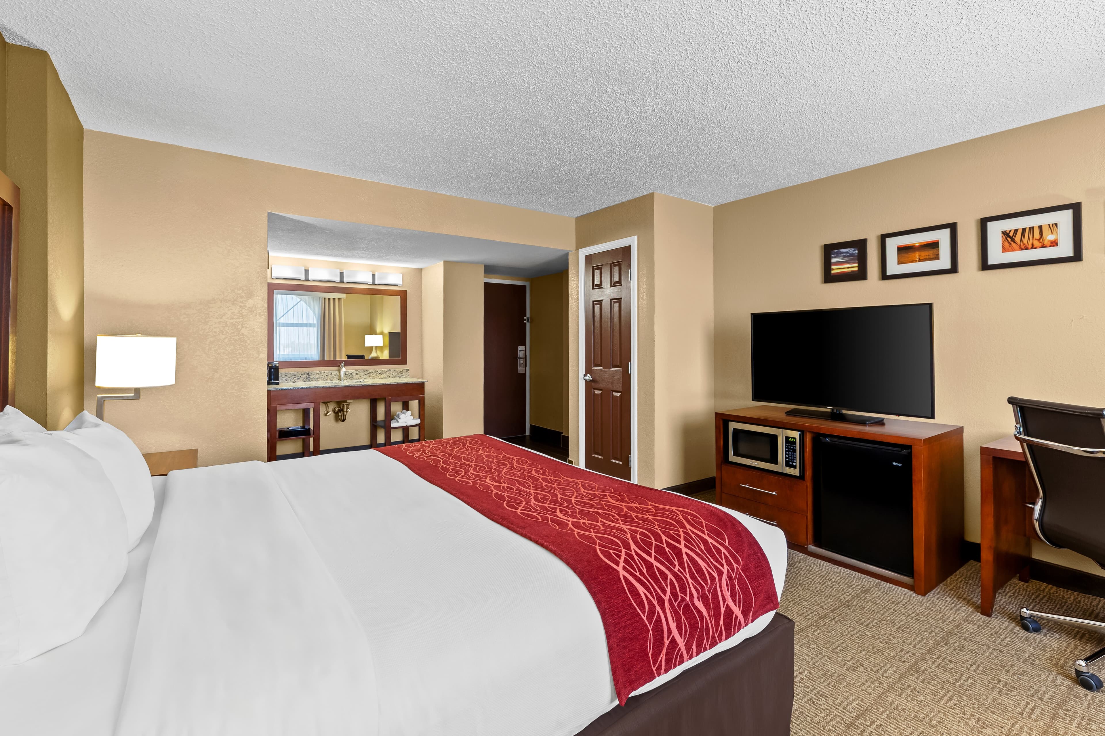 Comfort Inn & Suites Lakeland North I-4 — 12