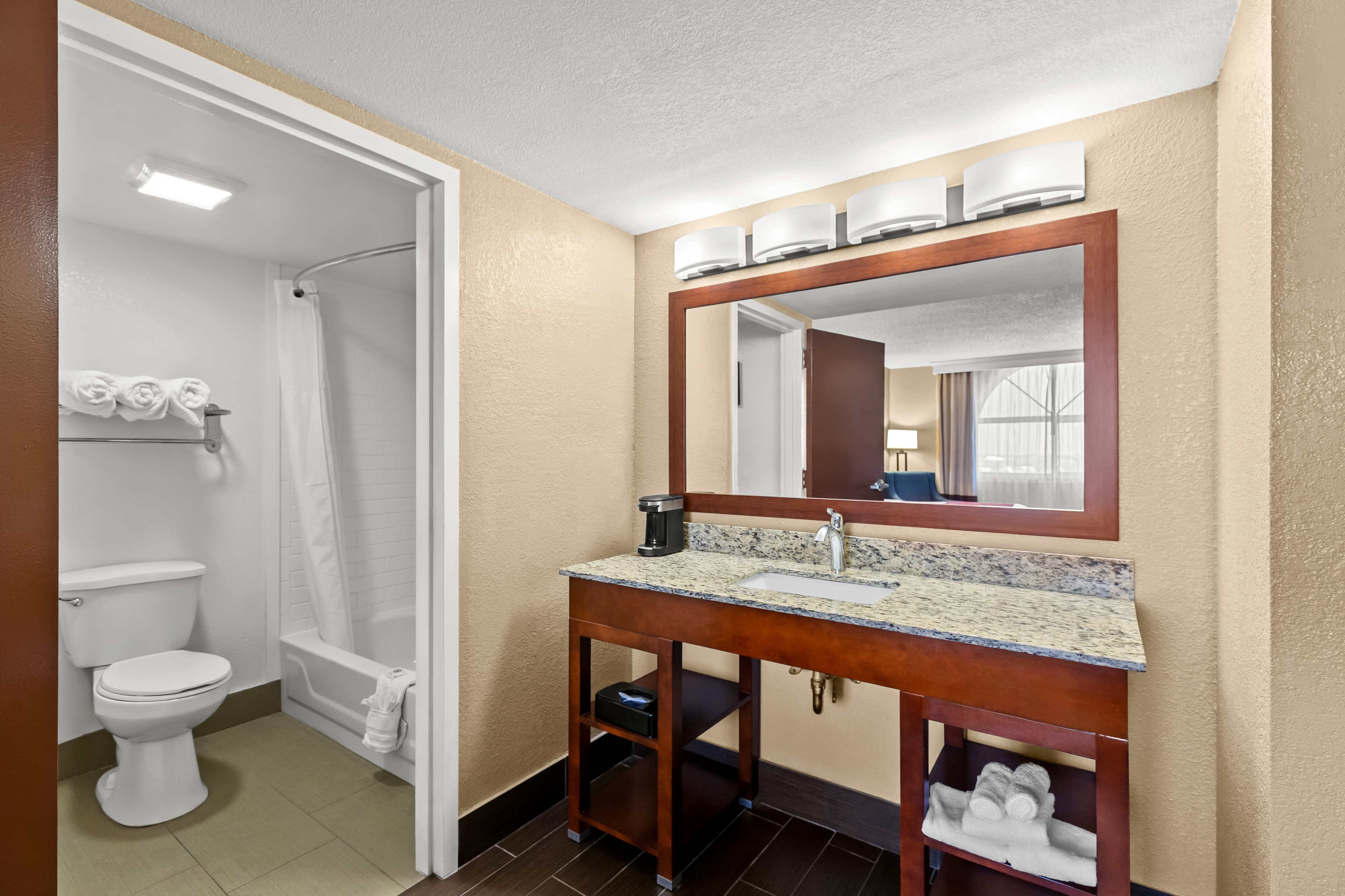 Comfort Inn & Suites Lakeland North I-4 — 13
