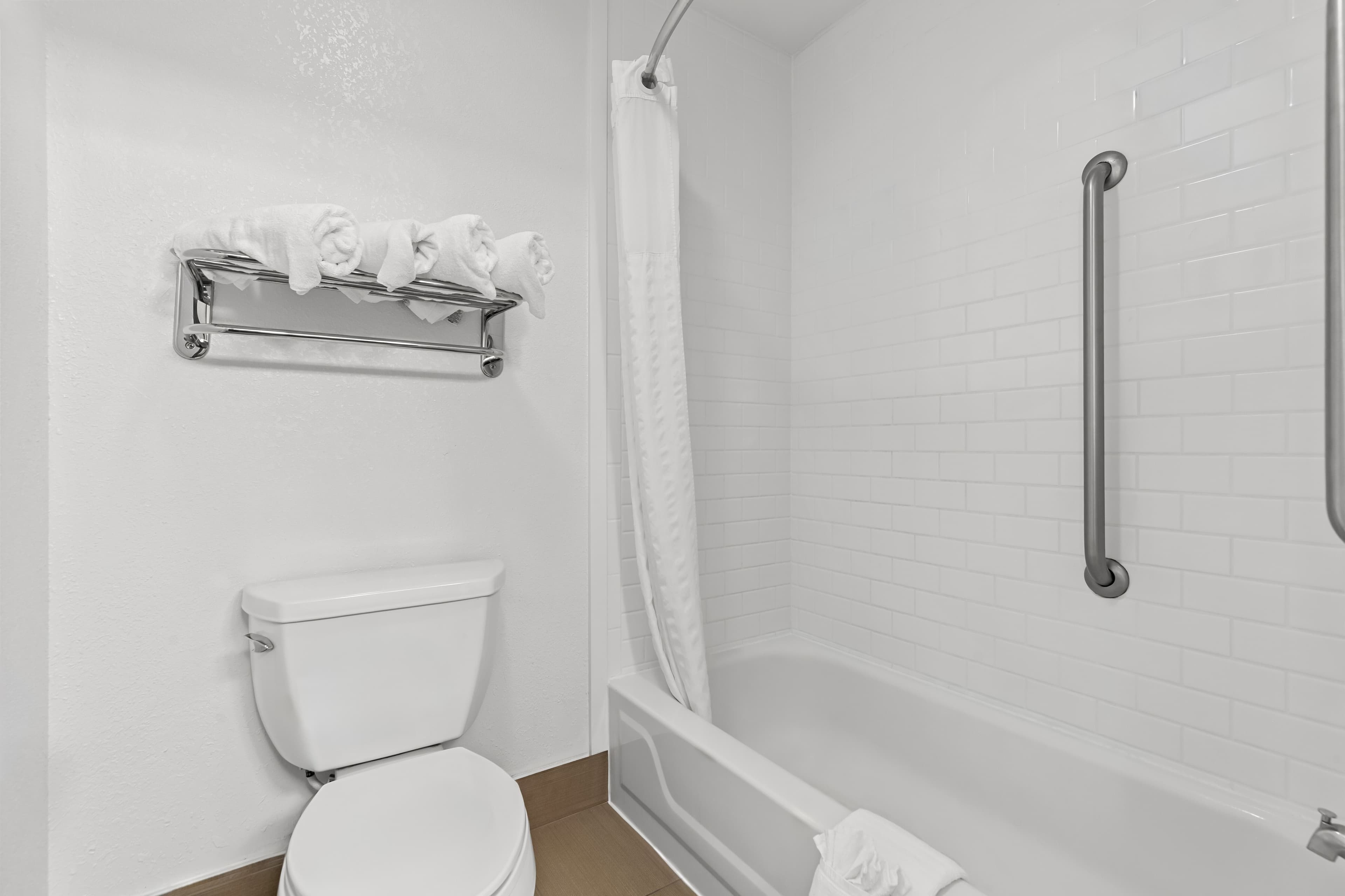 Comfort Inn & Suites Lakeland North I-4 — 9