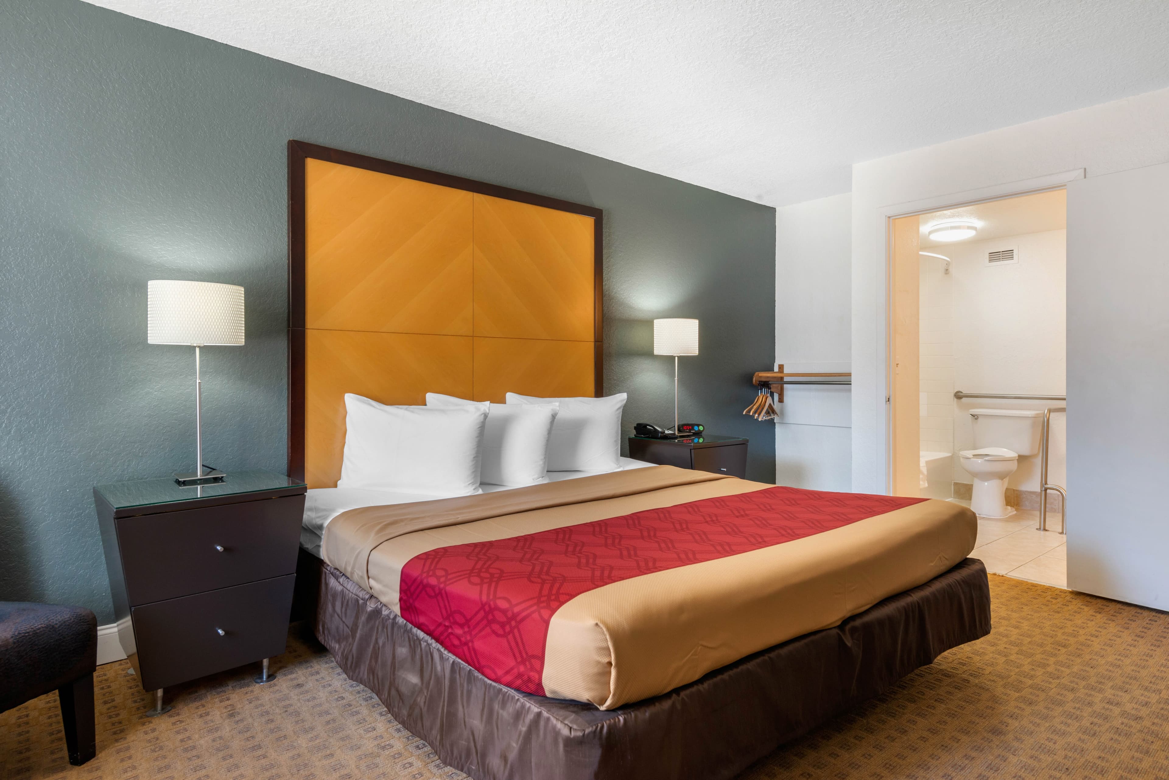 Econo Lodge Airport @ RJ Stadium — 10