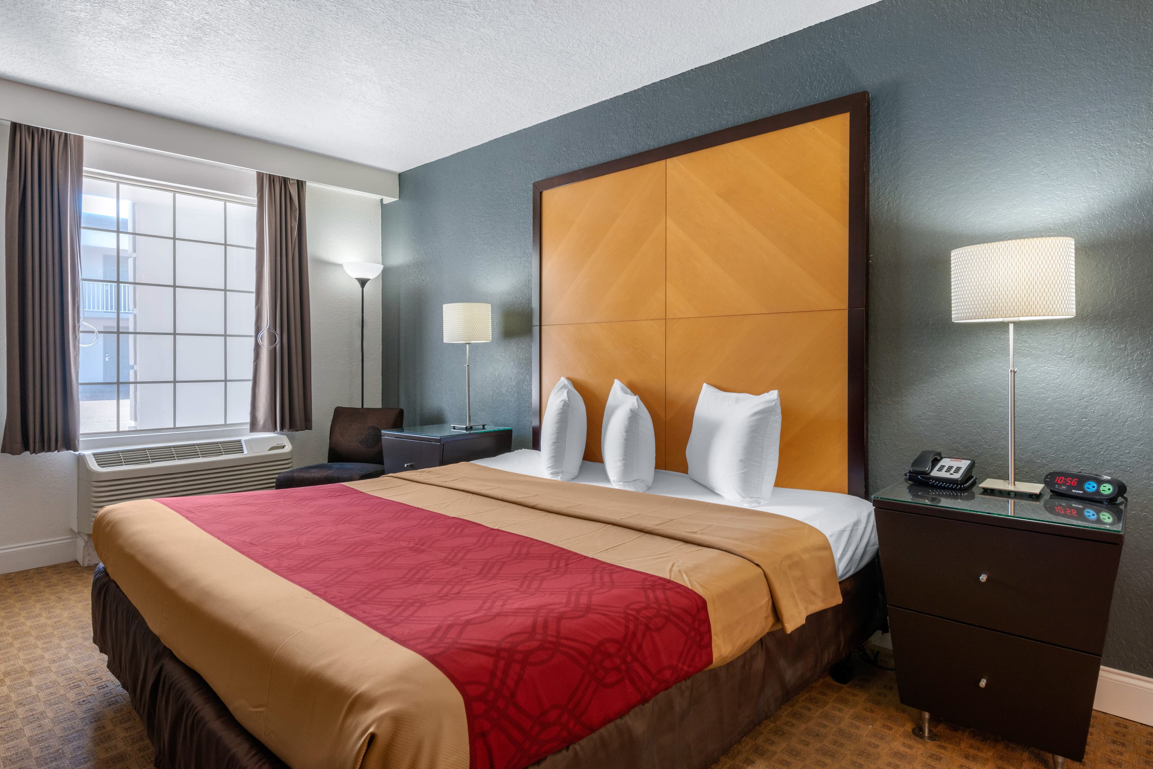 Econo Lodge Airport @ RJ Stadium — 12