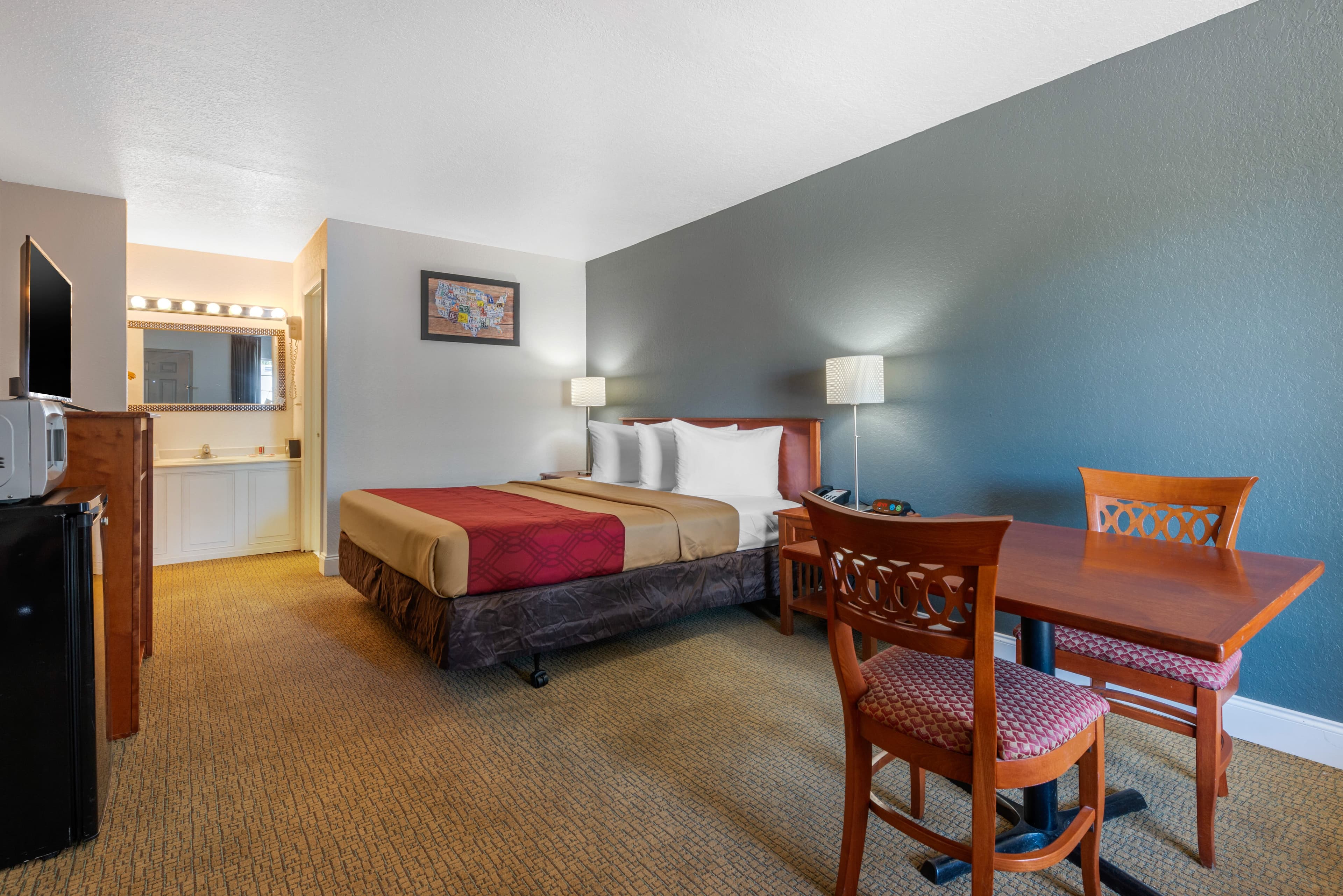 Econo Lodge Airport @ RJ Stadium — 15