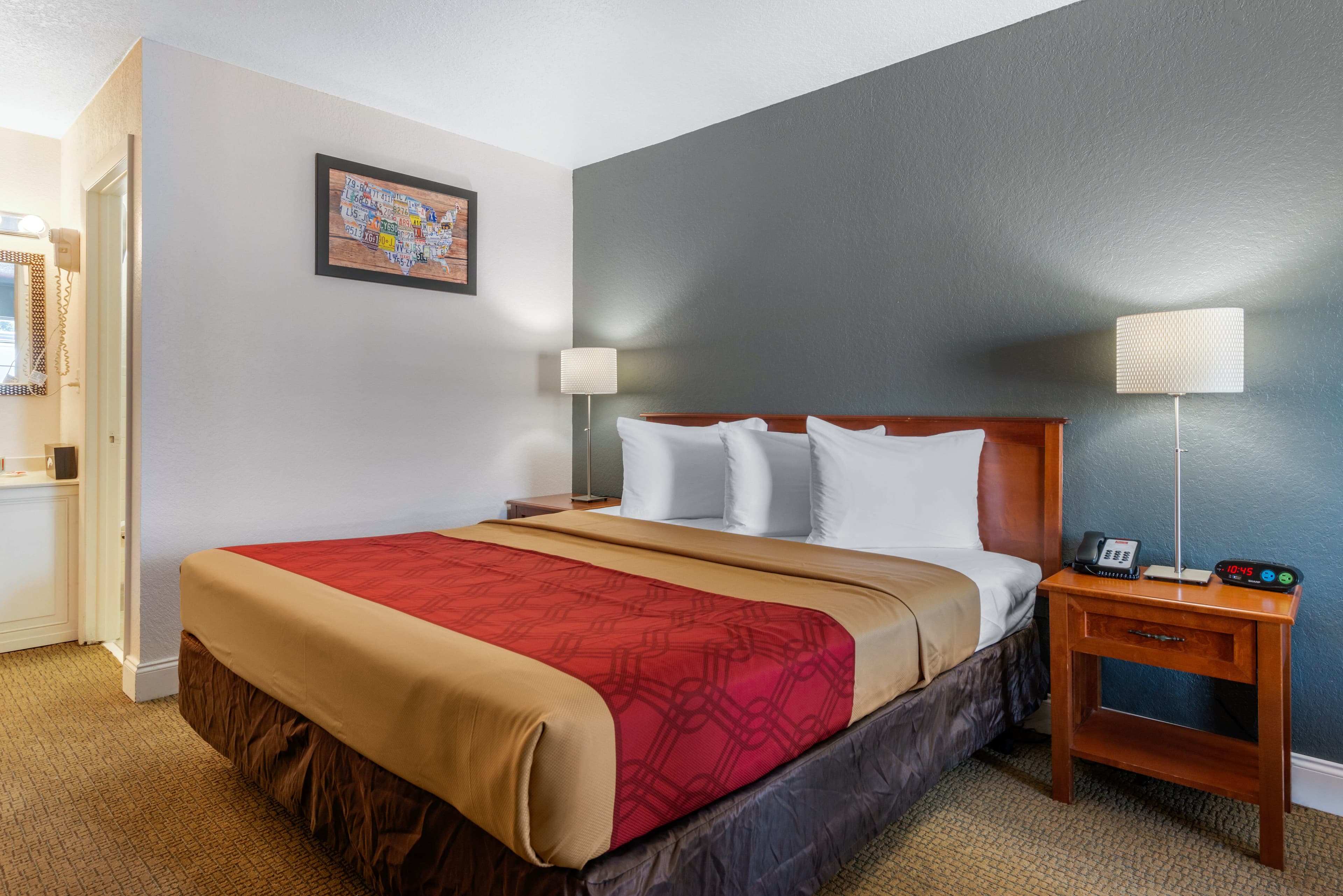 Econo Lodge Airport @ RJ Stadium - Image 1