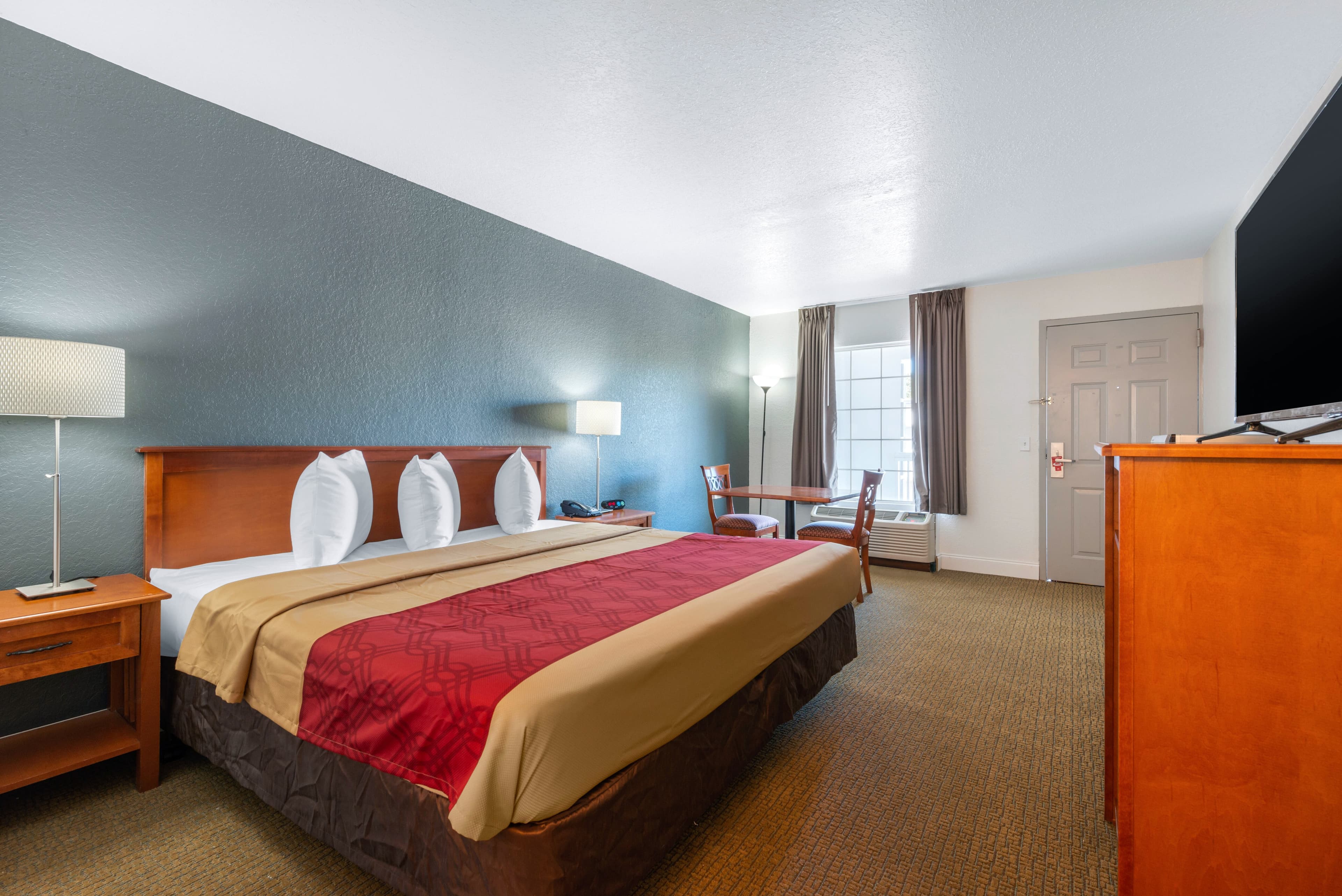 Econo Lodge Airport @ RJ Stadium — 17