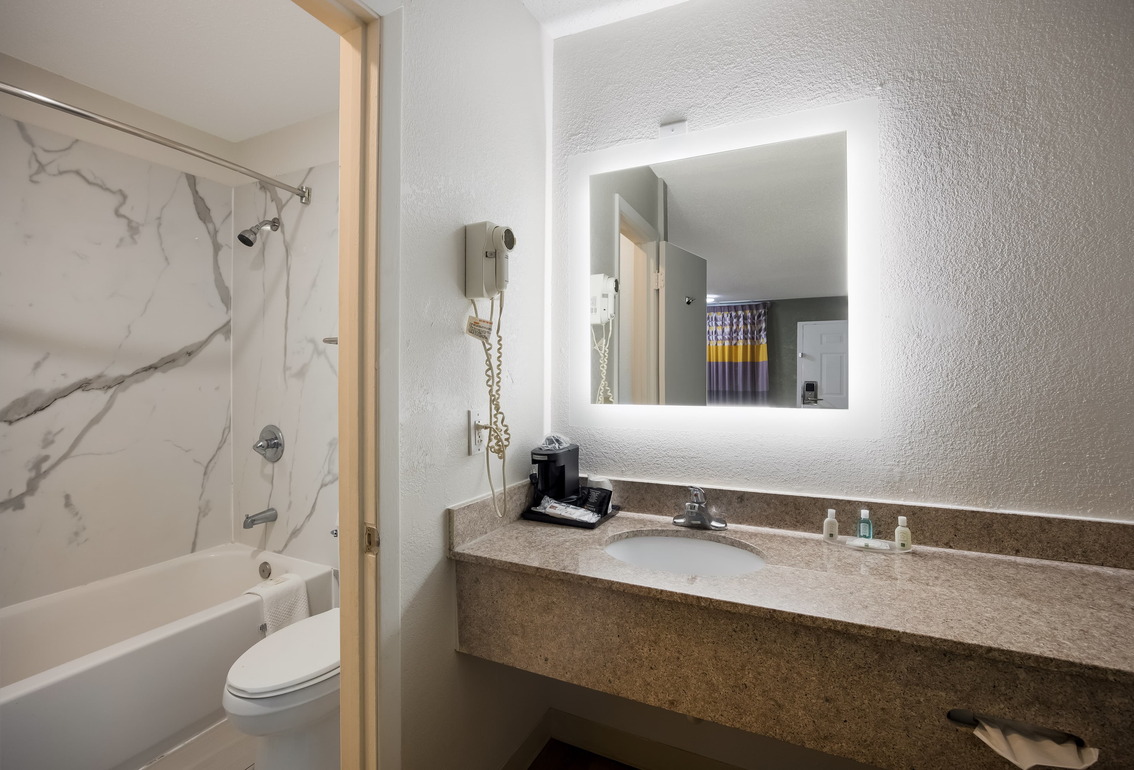 Quality Inn Tallahassee near University - Image 5