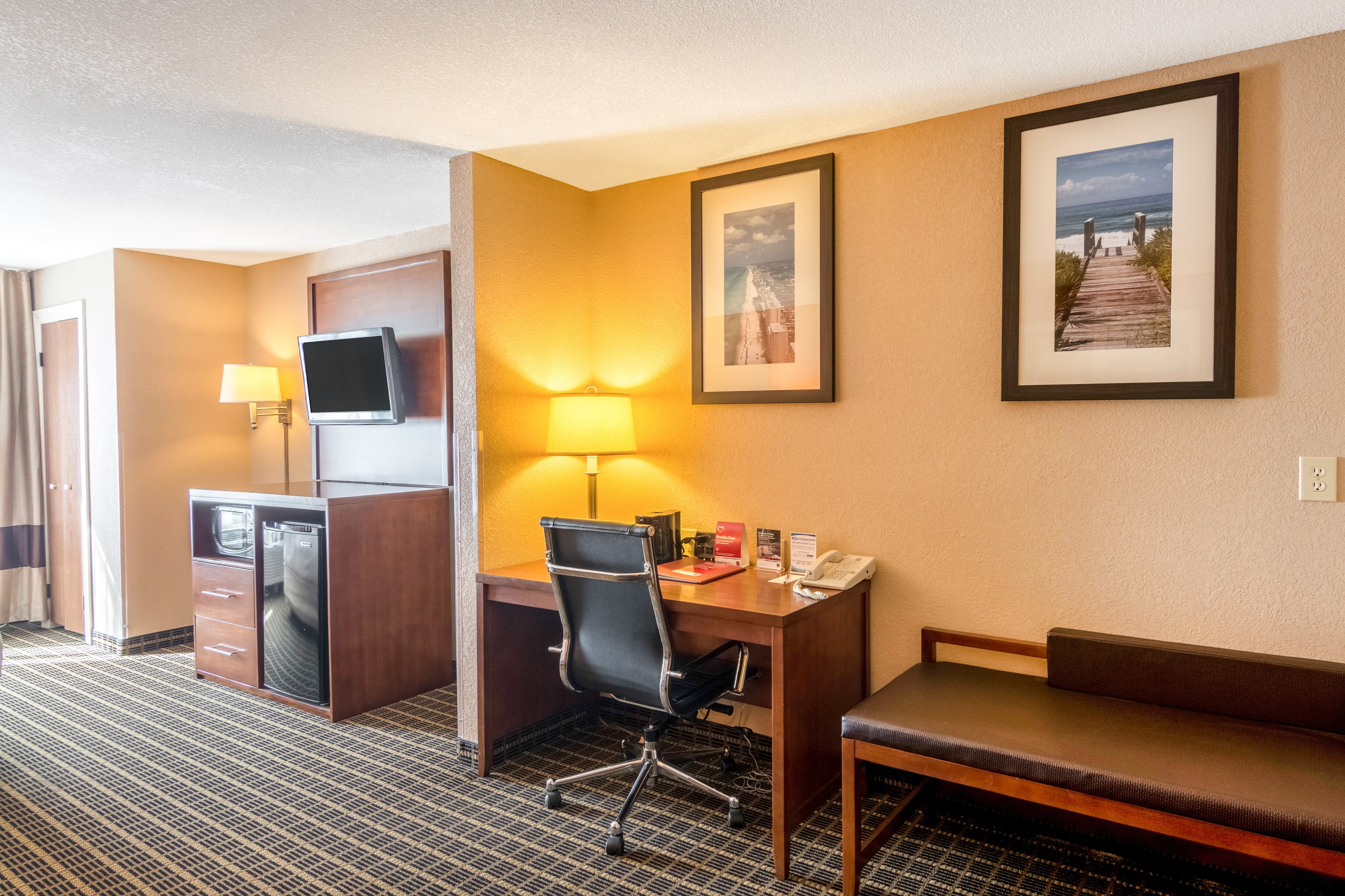 Comfort Suites - Image 3
