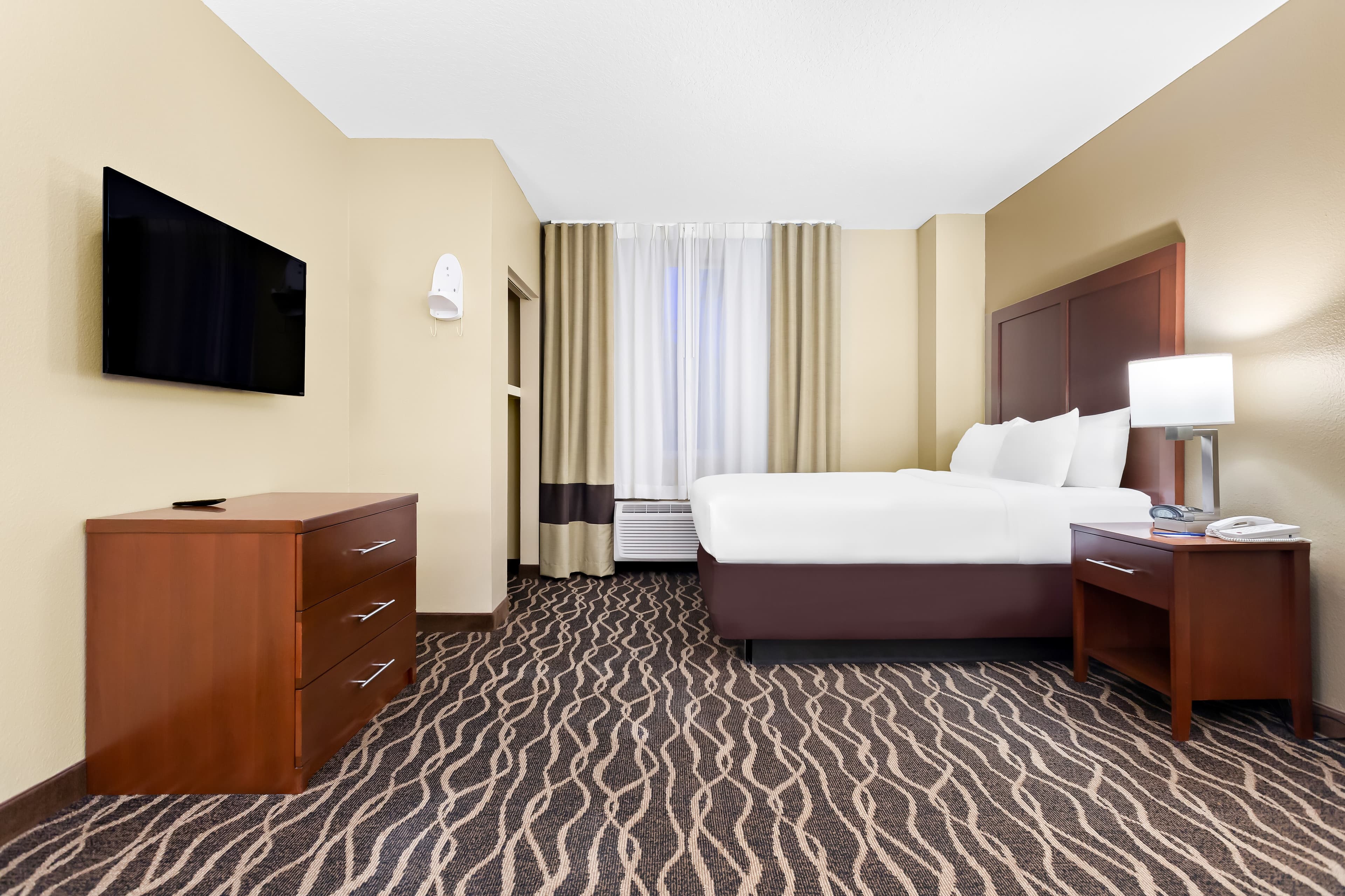 Comfort Suites Tampa Airport North — 10
