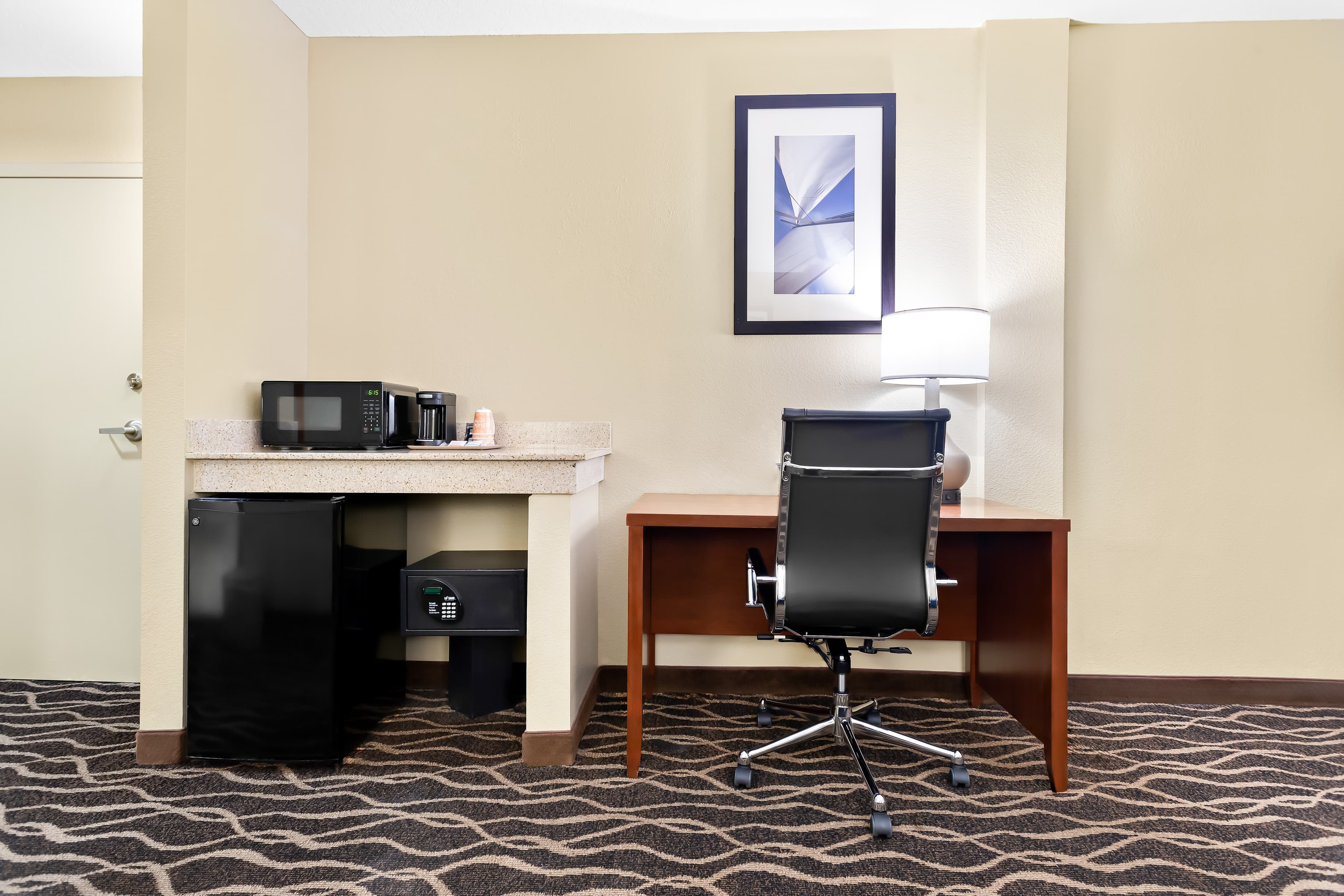 Comfort Suites Tampa Airport North — 11