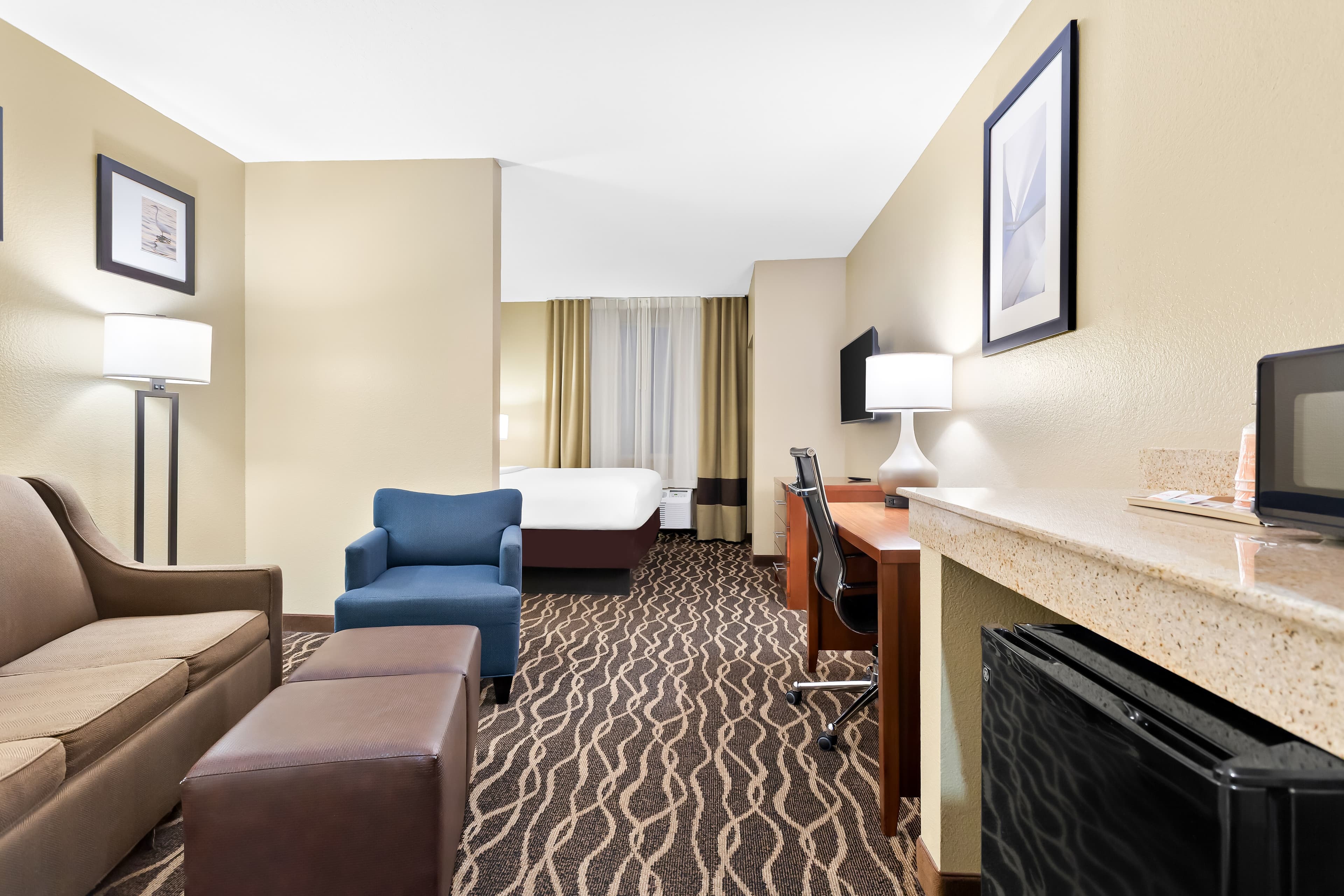 Comfort Suites Tampa Airport North — 16