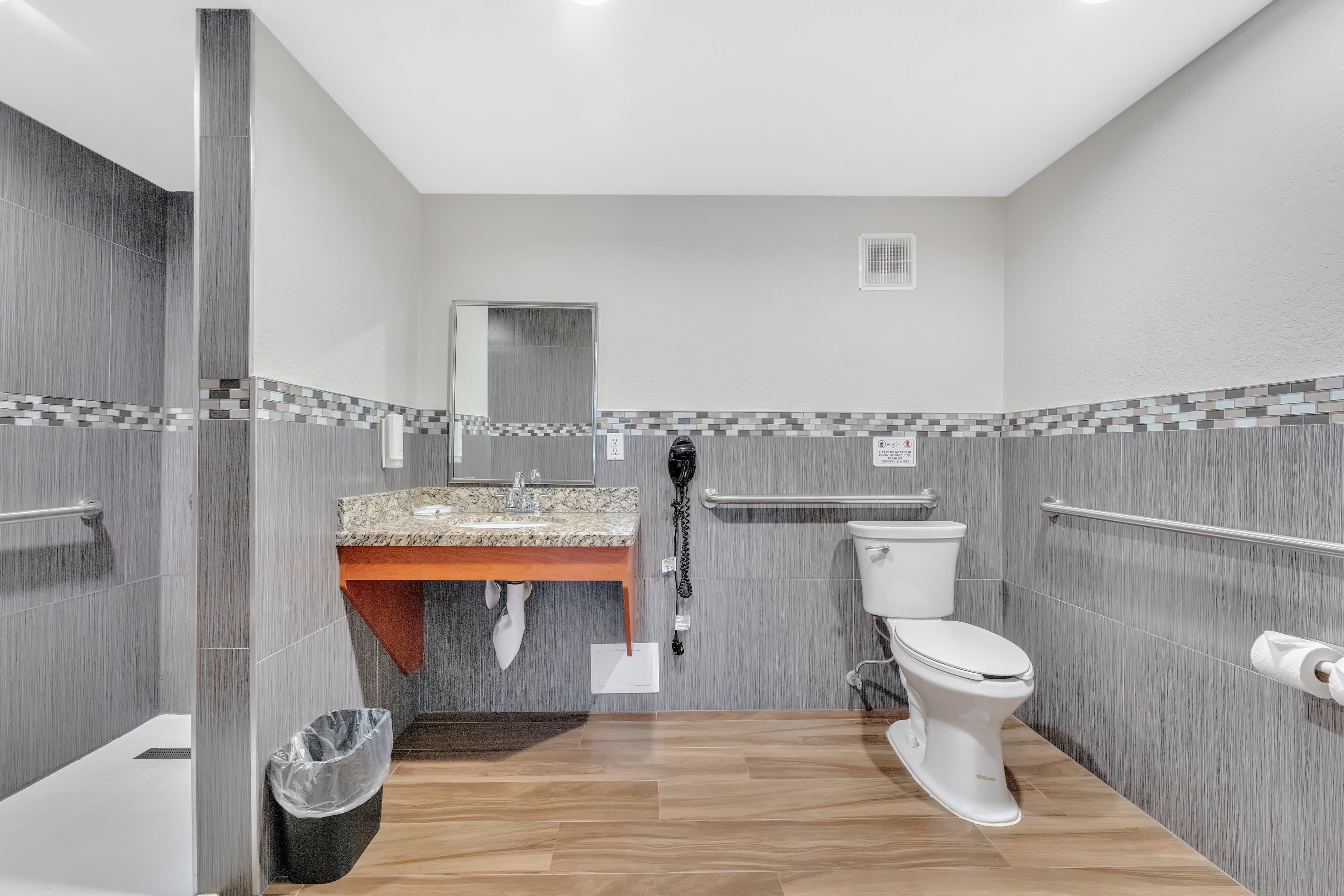 Rodeway Inn & Suites Fort Lauderdale Airport & Cruise Port — 7