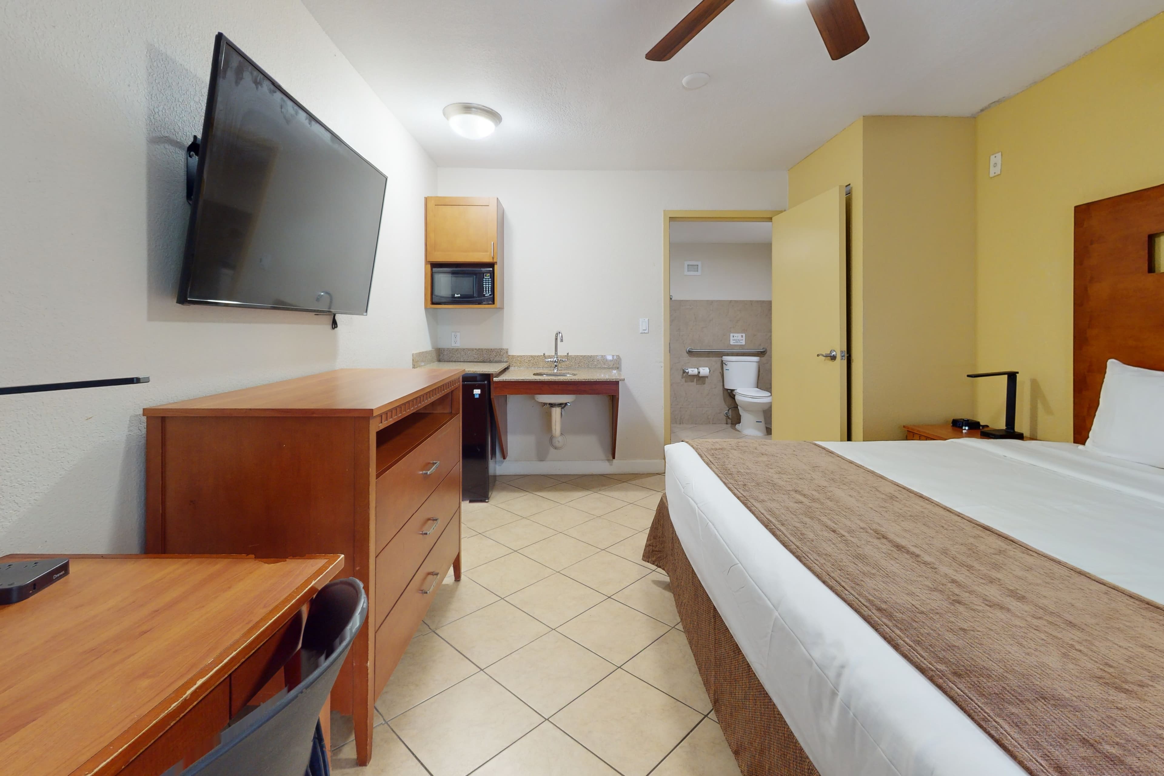 Rodeway Inn & Suites Fort Lauderdale Airport & Cruise Port — 6